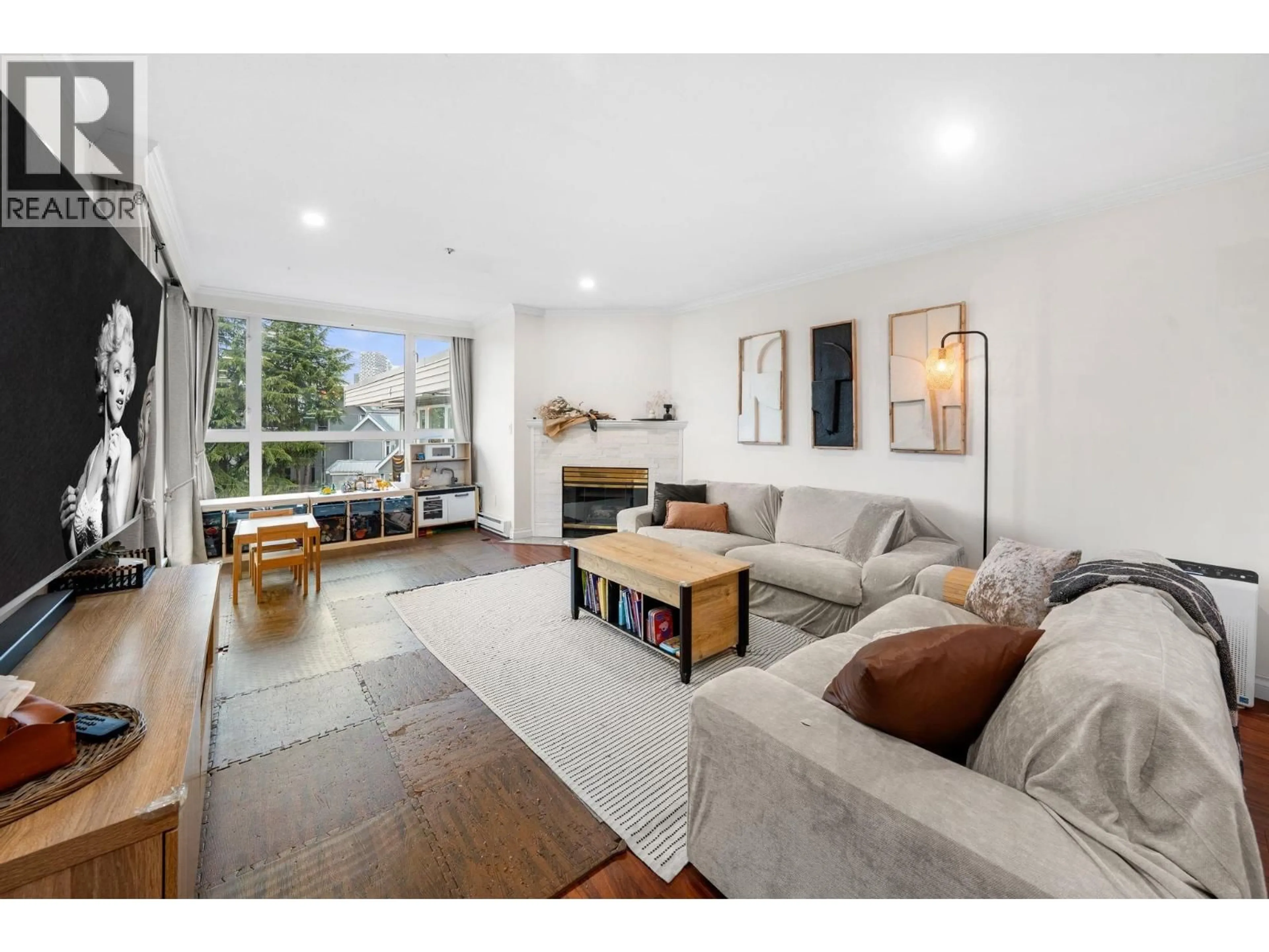 Living room with furniture, unknown for 305 - 1318 6TH AVENUE, Vancouver British Columbia V6H1A7