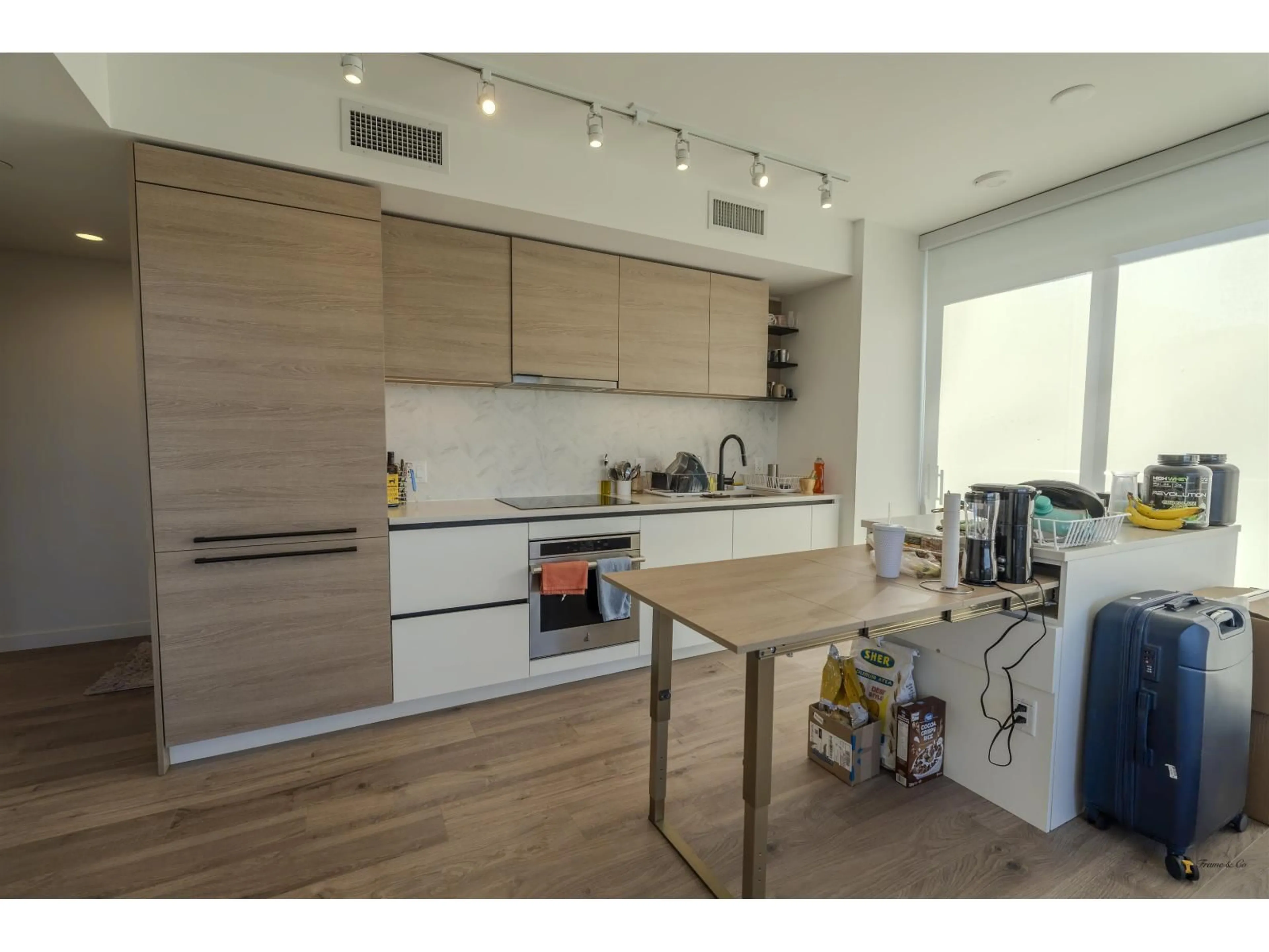 Standard kitchen, wood/laminate floor for 1310 - 13428 105 AVENUE, Surrey British Columbia V3T0S6