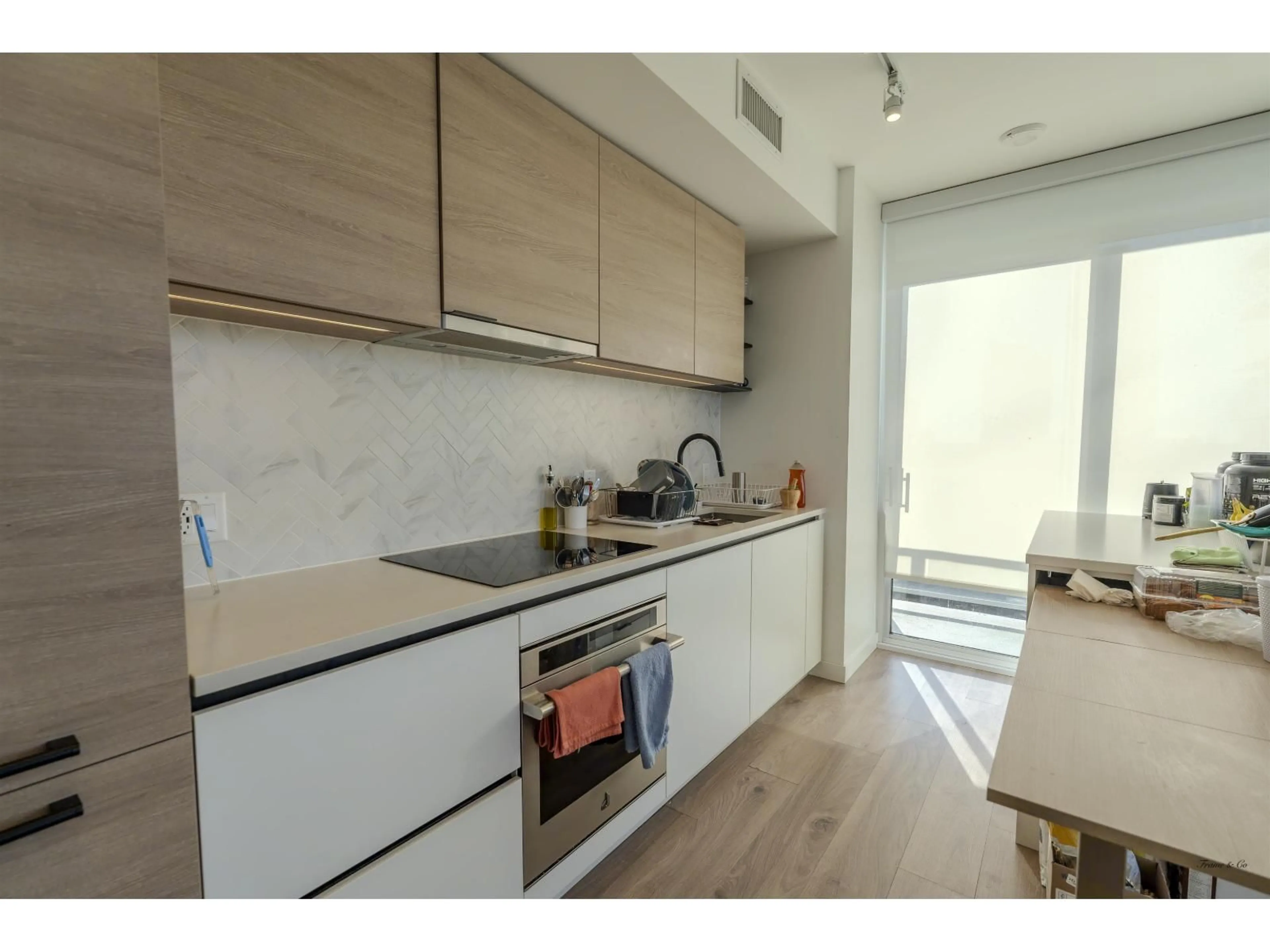 Standard kitchen, wood/laminate floor for 1310 - 13428 105 AVENUE, Surrey British Columbia V3T0S6