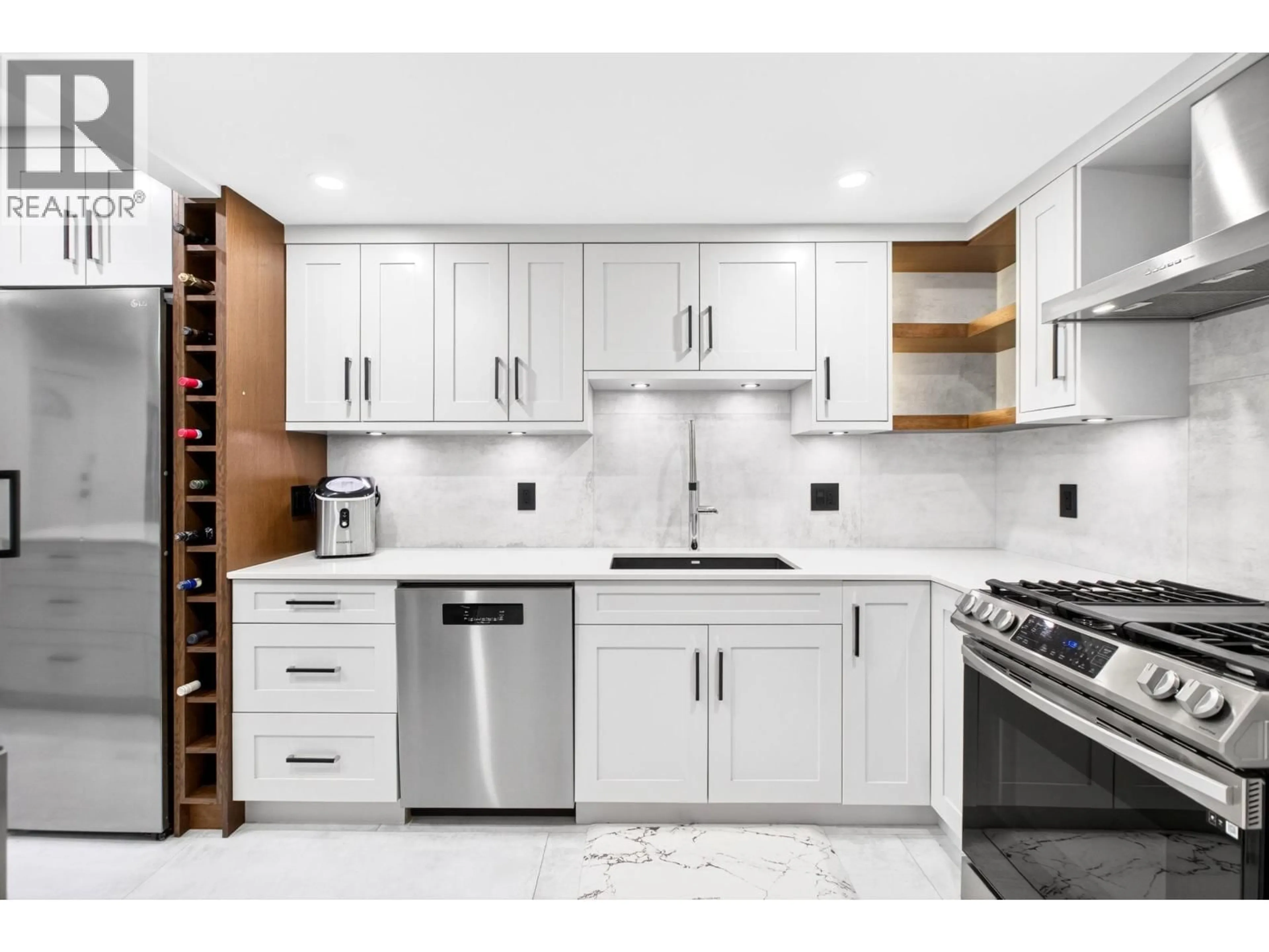 Contemporary kitchen, ceramic/tile floor for 5 - 21409 DEWDNEY TRUNK ROAD, Maple Ridge British Columbia V2X3G5