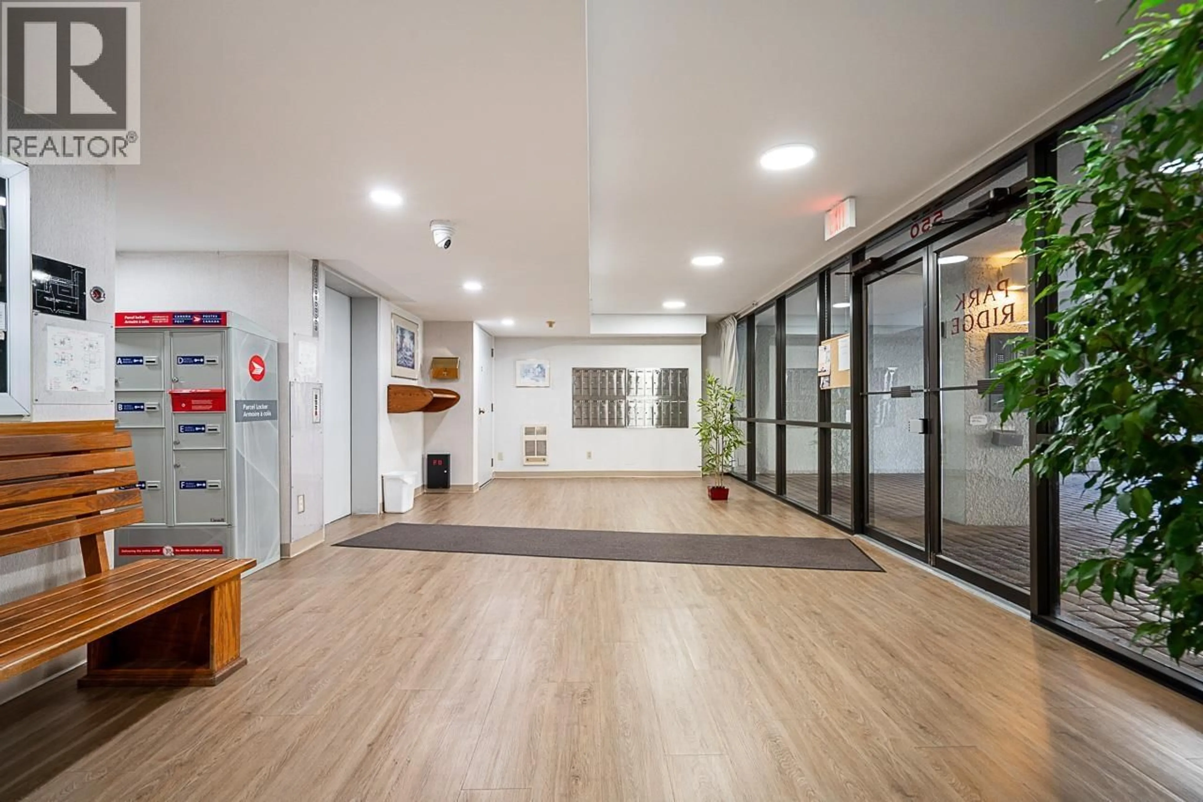 Indoor foyer for 504 - 550 EIGHTH STREET, New Westminster British Columbia V3M3R9