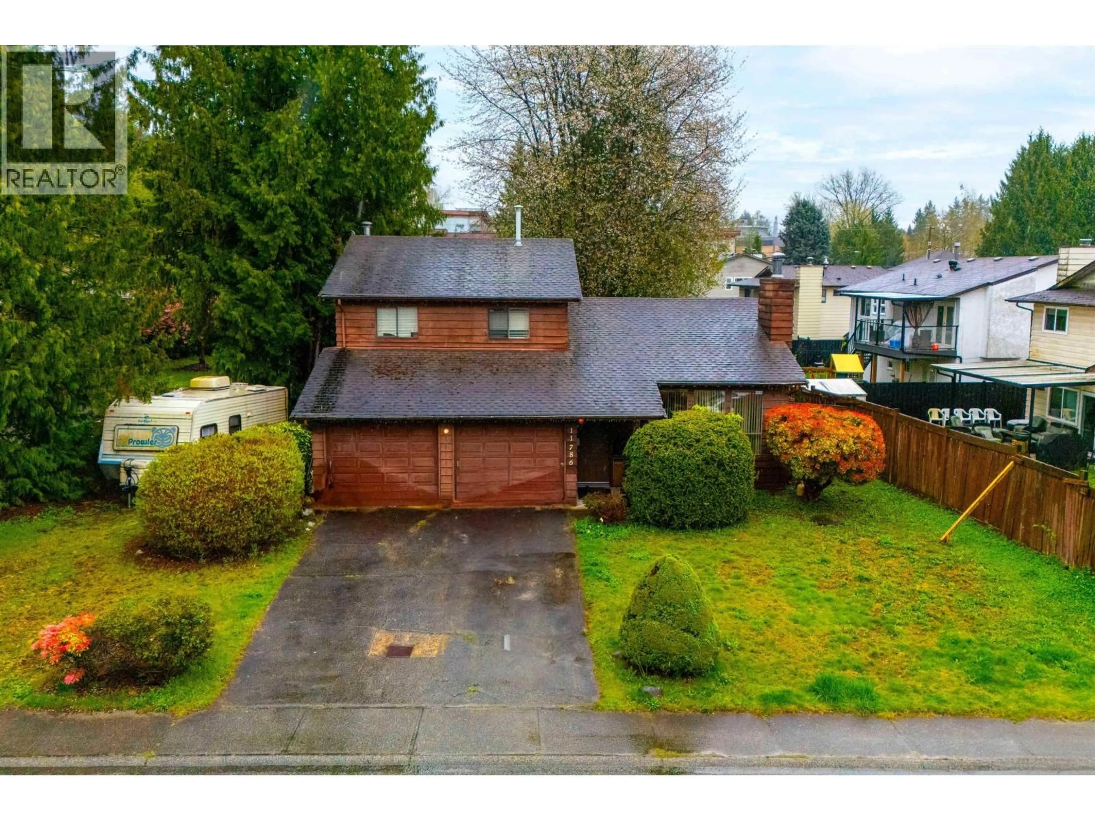 A pic from outside/outdoor area/front of a property/back of a property/a pic from drone, street for 11786 212 STREET, Maple Ridge British Columbia V2X8P9