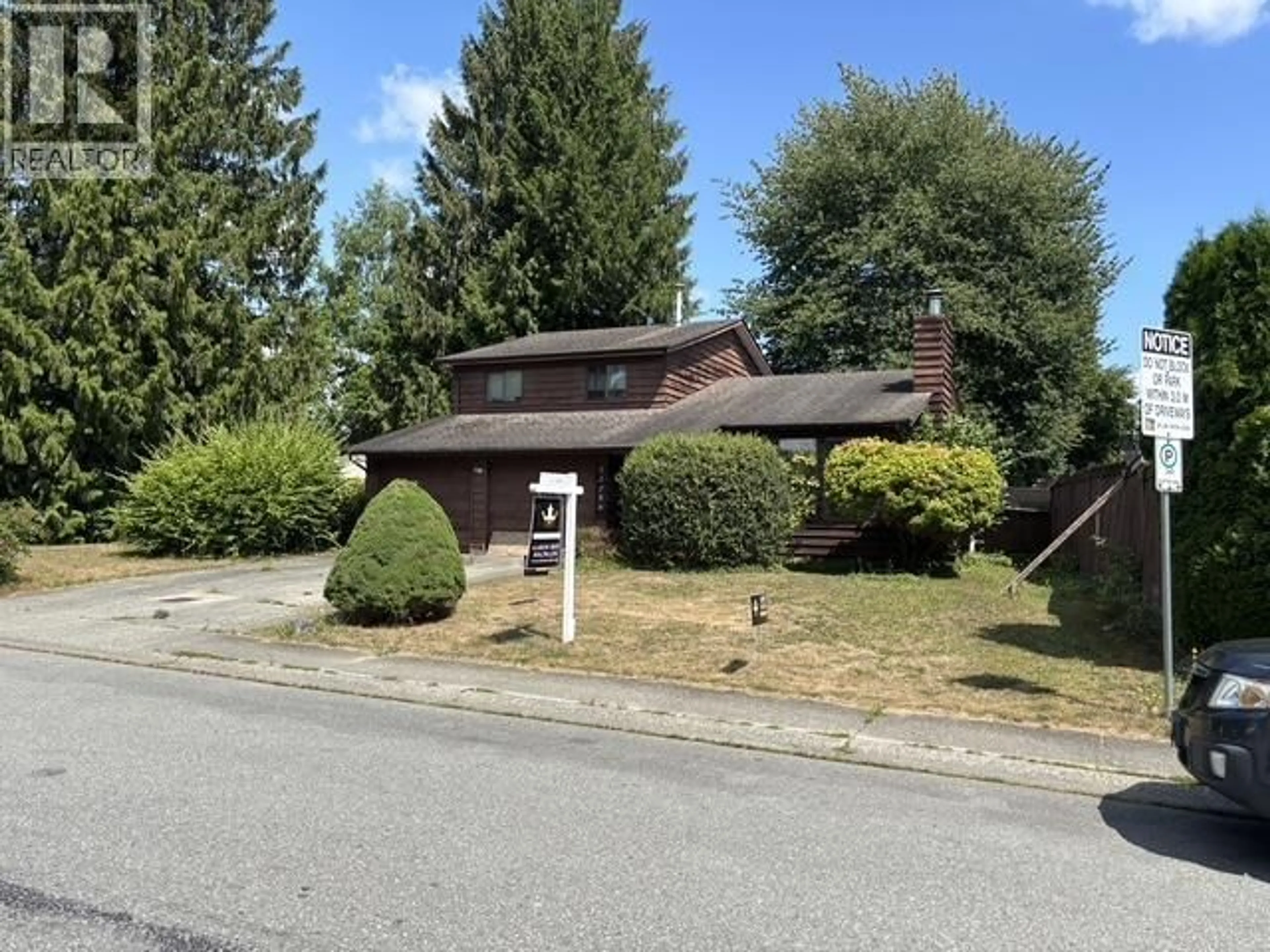 A pic from outside/outdoor area/front of a property/back of a property/a pic from drone, street for 11786 212 STREET, Maple Ridge British Columbia V2X8P9