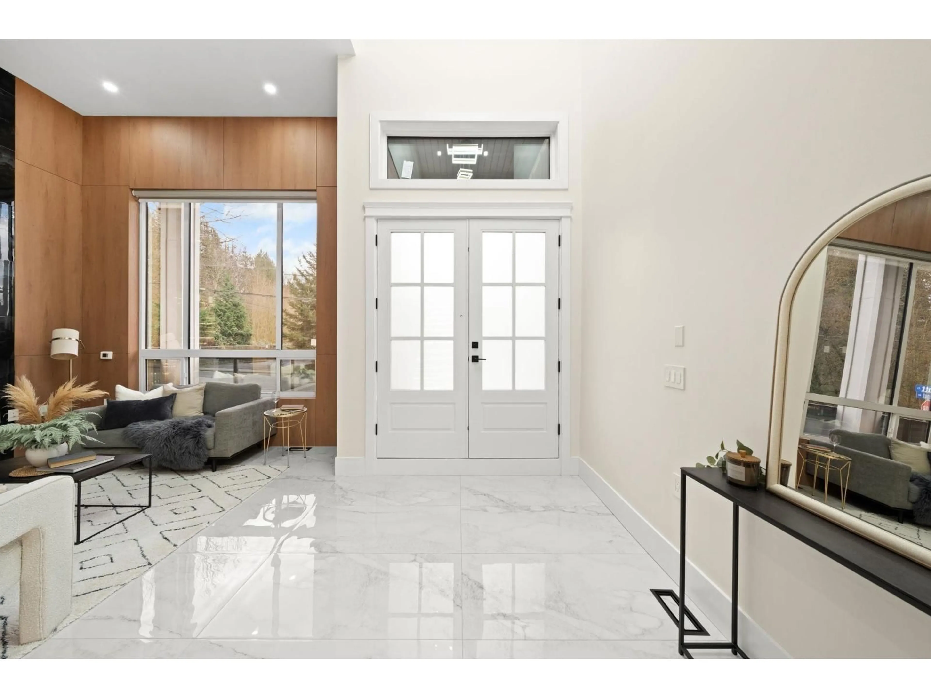 Indoor entryway for 33995 WALNUT AVENUE, Abbotsford British Columbia V2S2S6