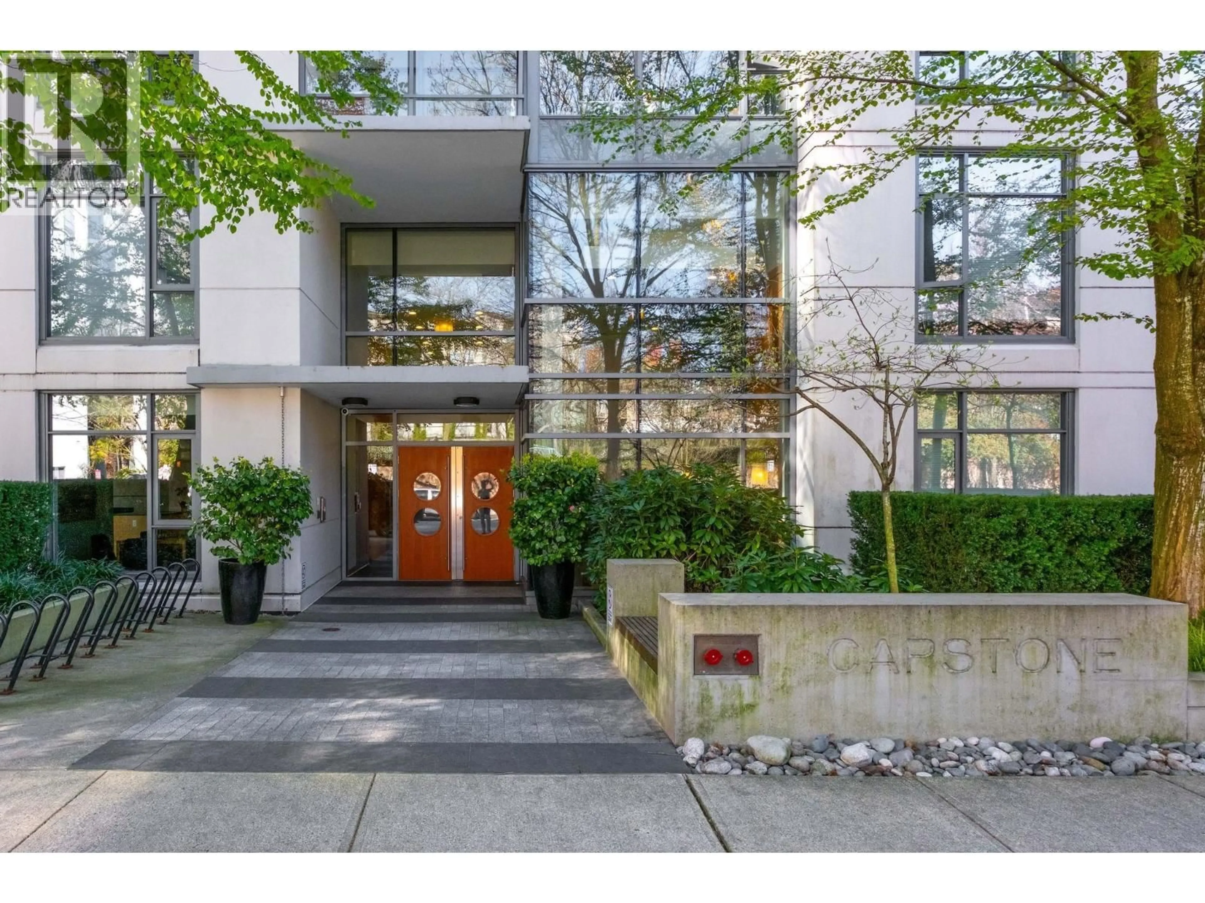 Indoor foyer for 208 - 135 2ND STREET, North Vancouver British Columbia V7M0C5