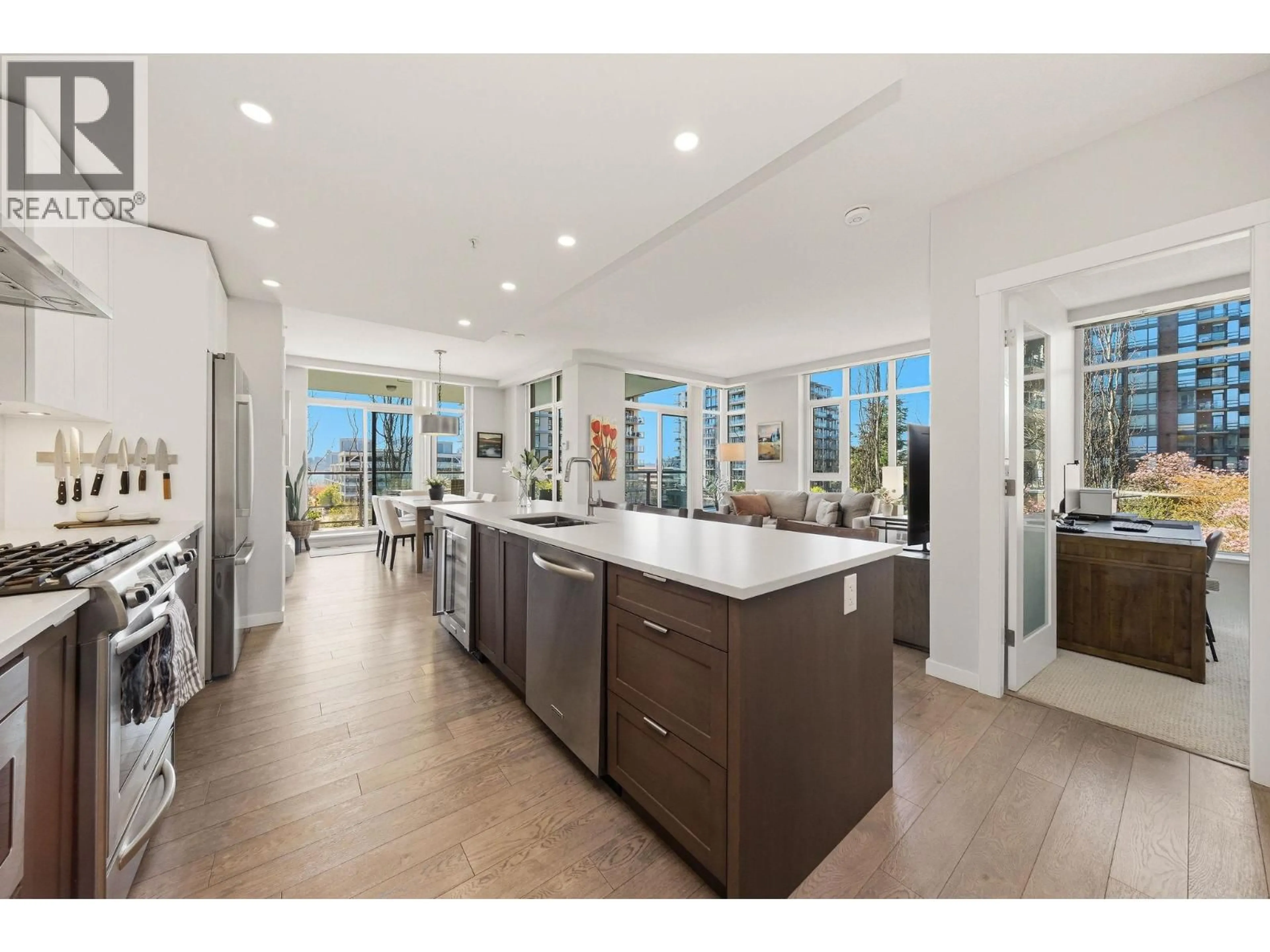 Open concept kitchen, ceramic/tile floor for 208 - 135 2ND STREET, North Vancouver British Columbia V7M0C5