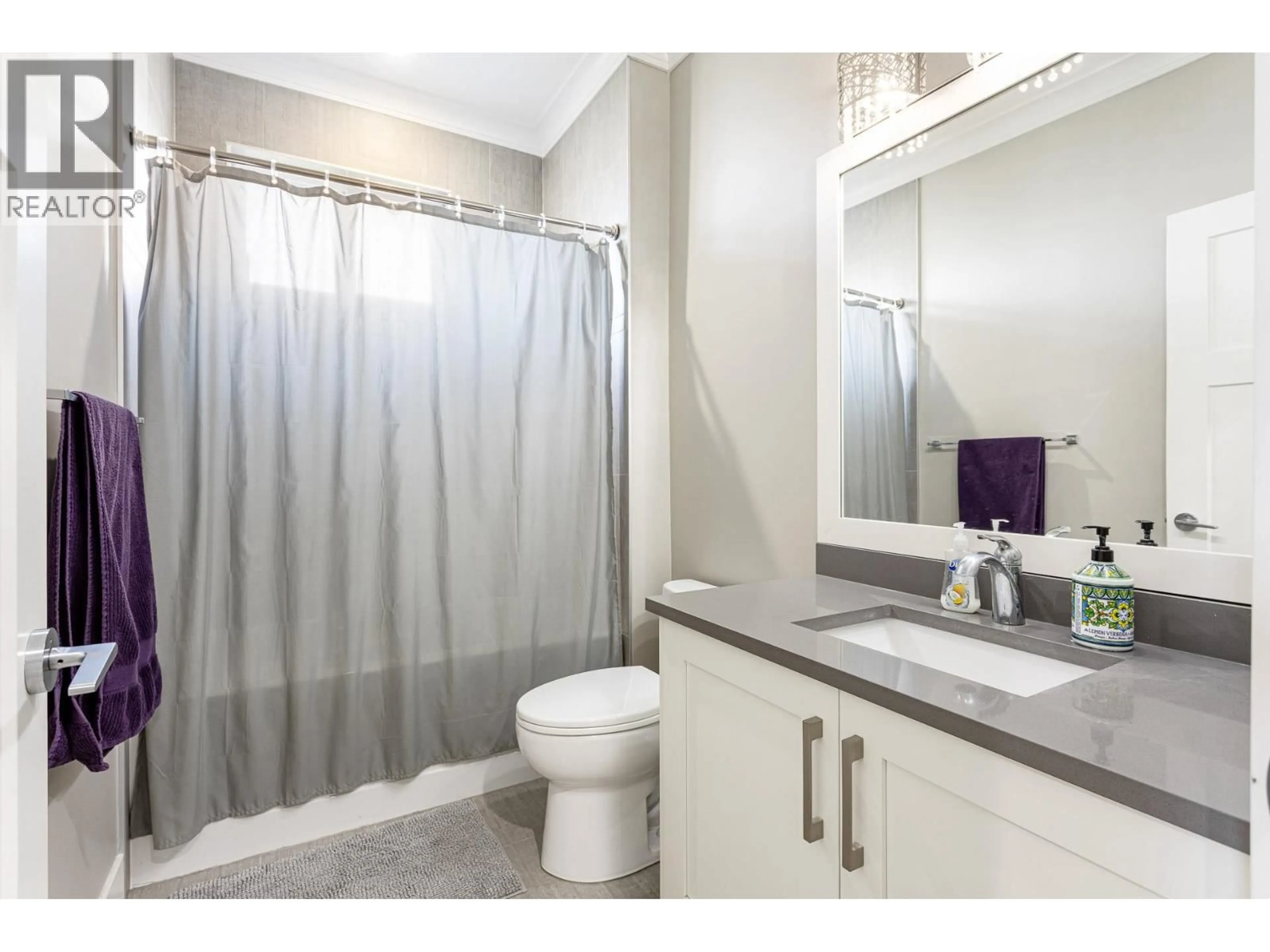 Standard bathroom, ceramic/tile floor for 20417 HARTNELL AVENUE, Maple Ridge British Columbia V2X2Z5