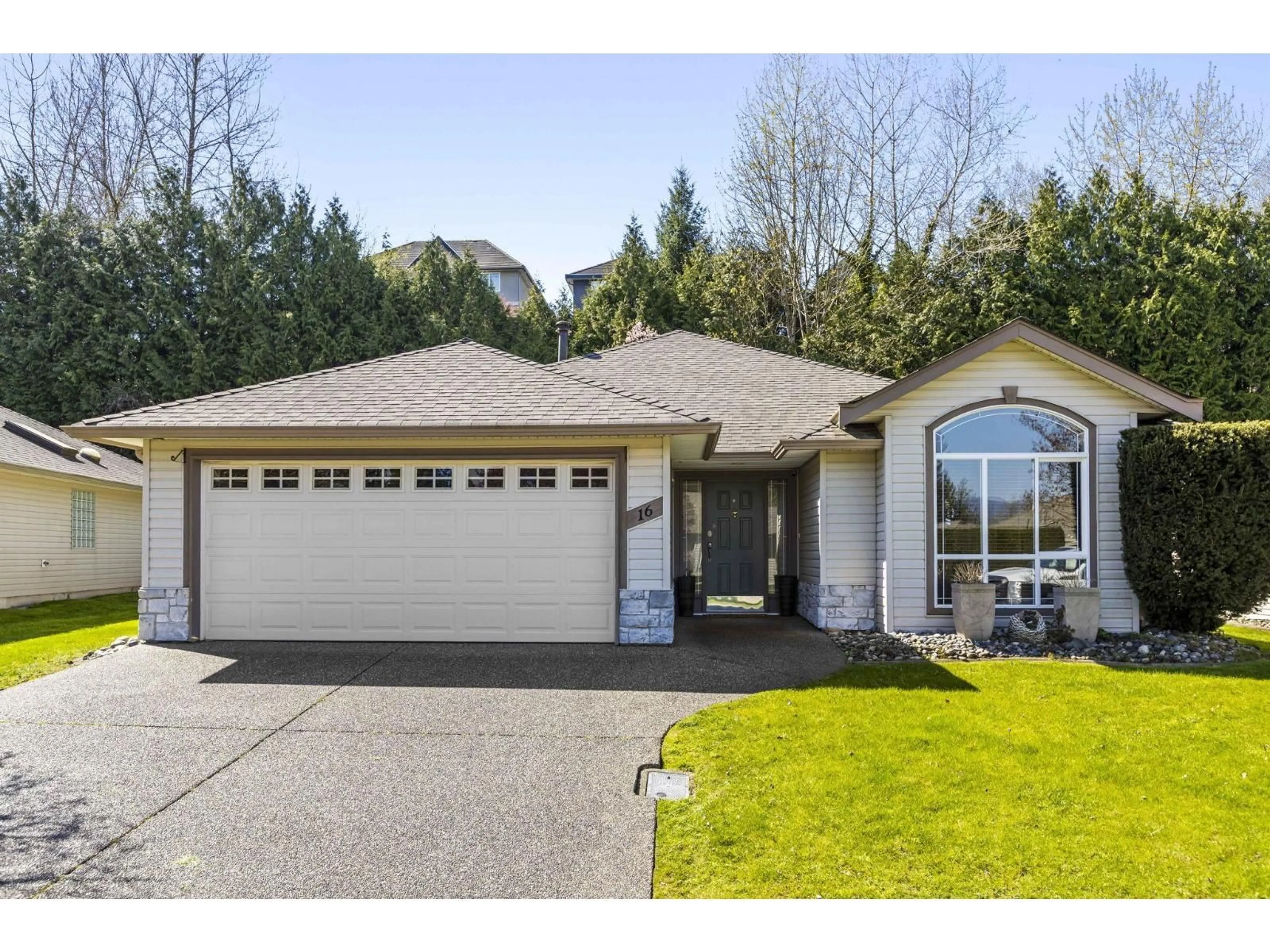 Home with vinyl exterior material, street for 16 - 32250 DOWNES ROAD, Abbotsford British Columbia V4X2R1
