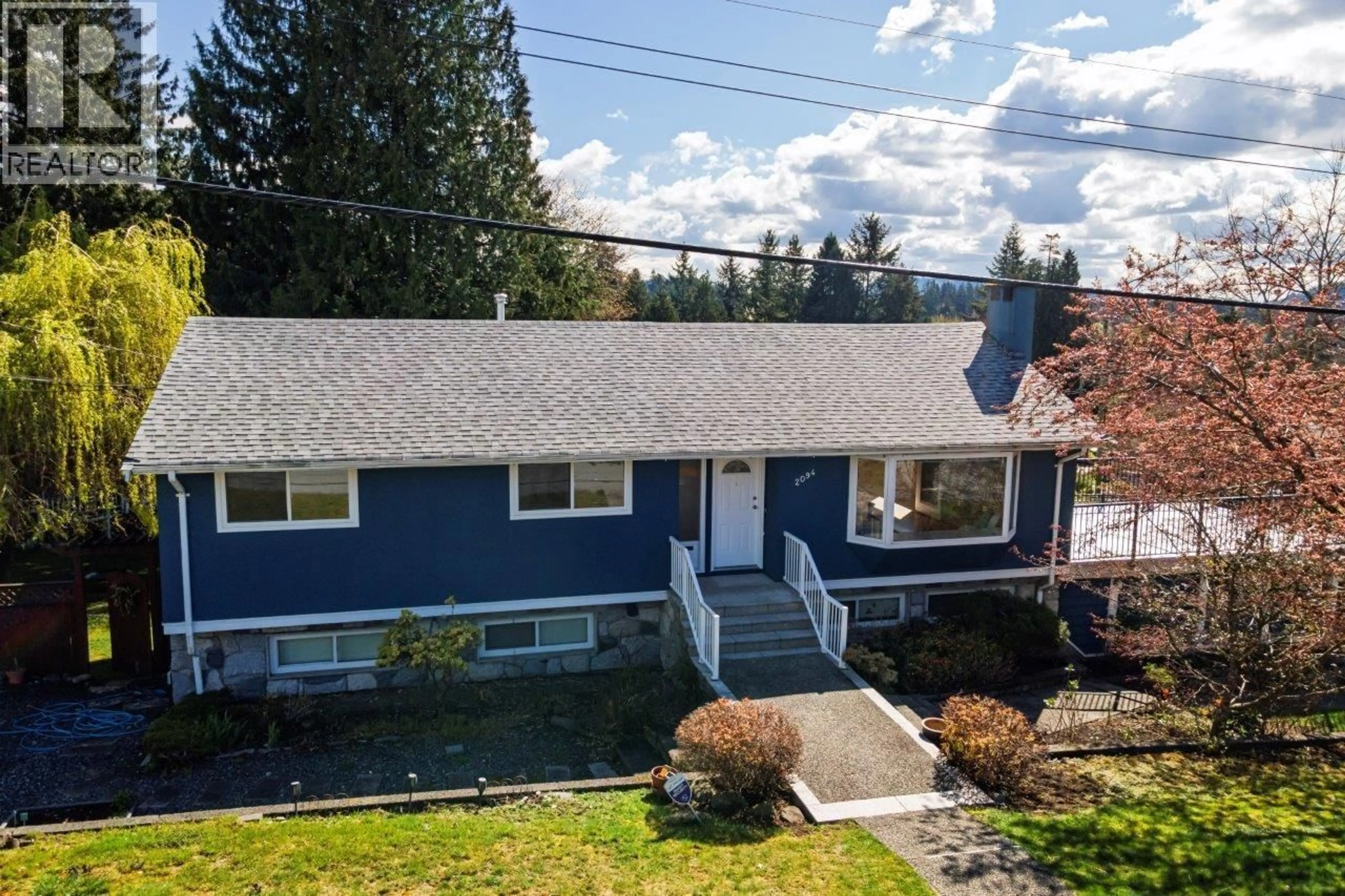 A pic from outside/outdoor area/front of a property/back of a property/a pic from drone, street for 2094 VIEWLYNN DRIVE, North Vancouver British Columbia V7J2W8