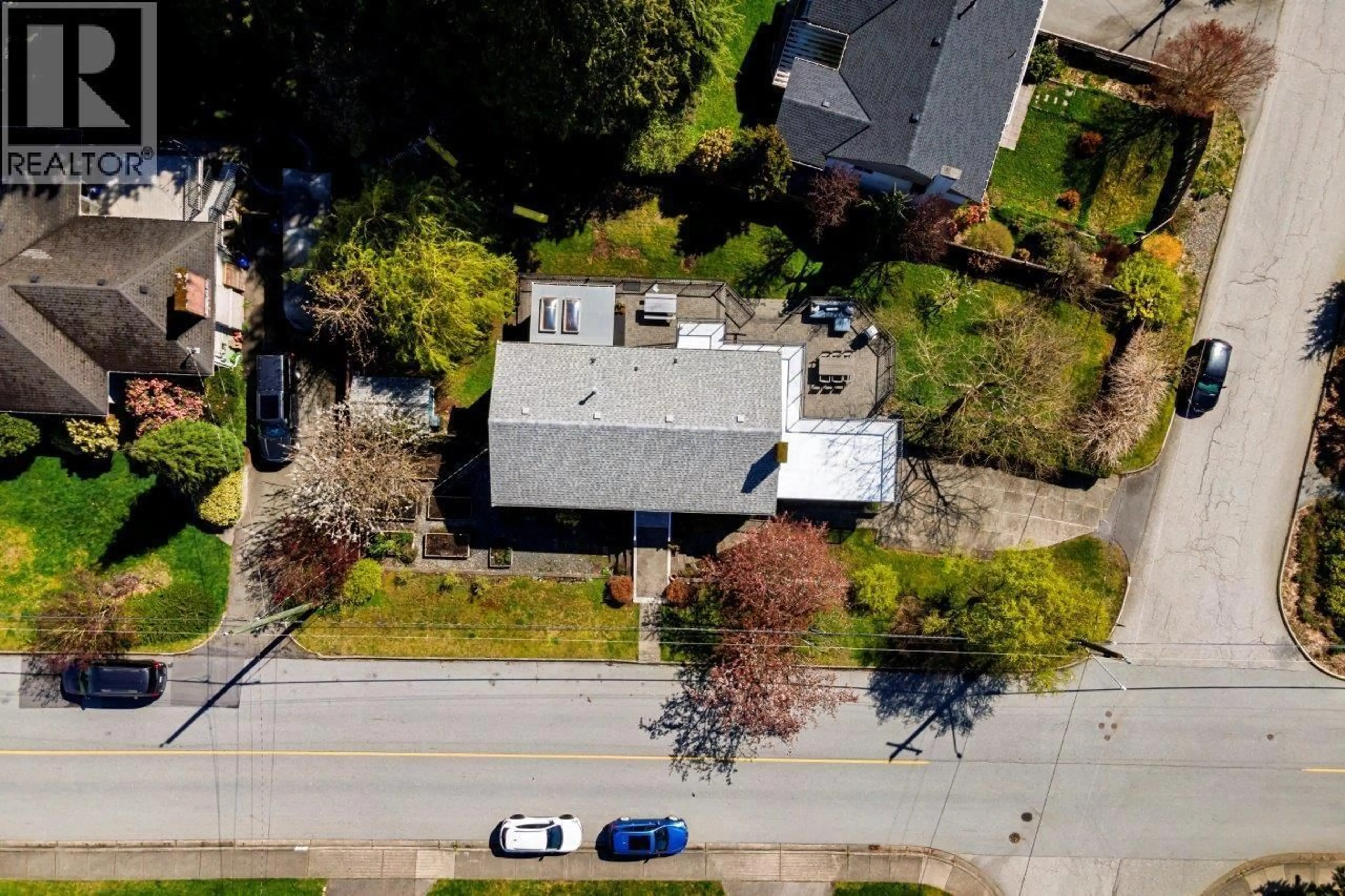 A pic from outside/outdoor area/front of a property/back of a property/a pic from drone, street for 2094 VIEWLYNN DRIVE, North Vancouver British Columbia V7J2W8