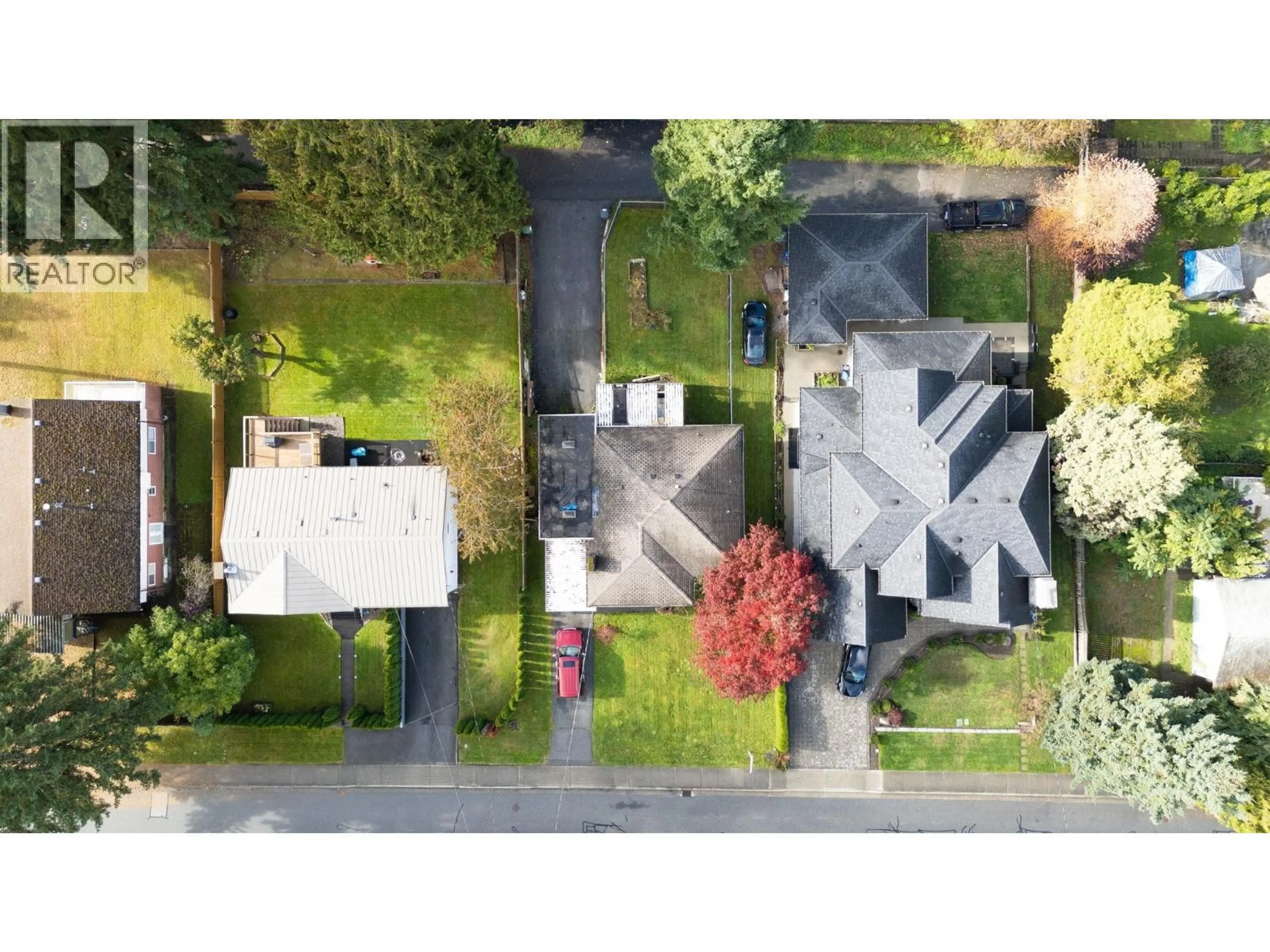 A pic from outside/outdoor area/front of a property/back of a property/a pic from drone, street for 654 LINTON STREET, Coquitlam British Columbia V3J6J9