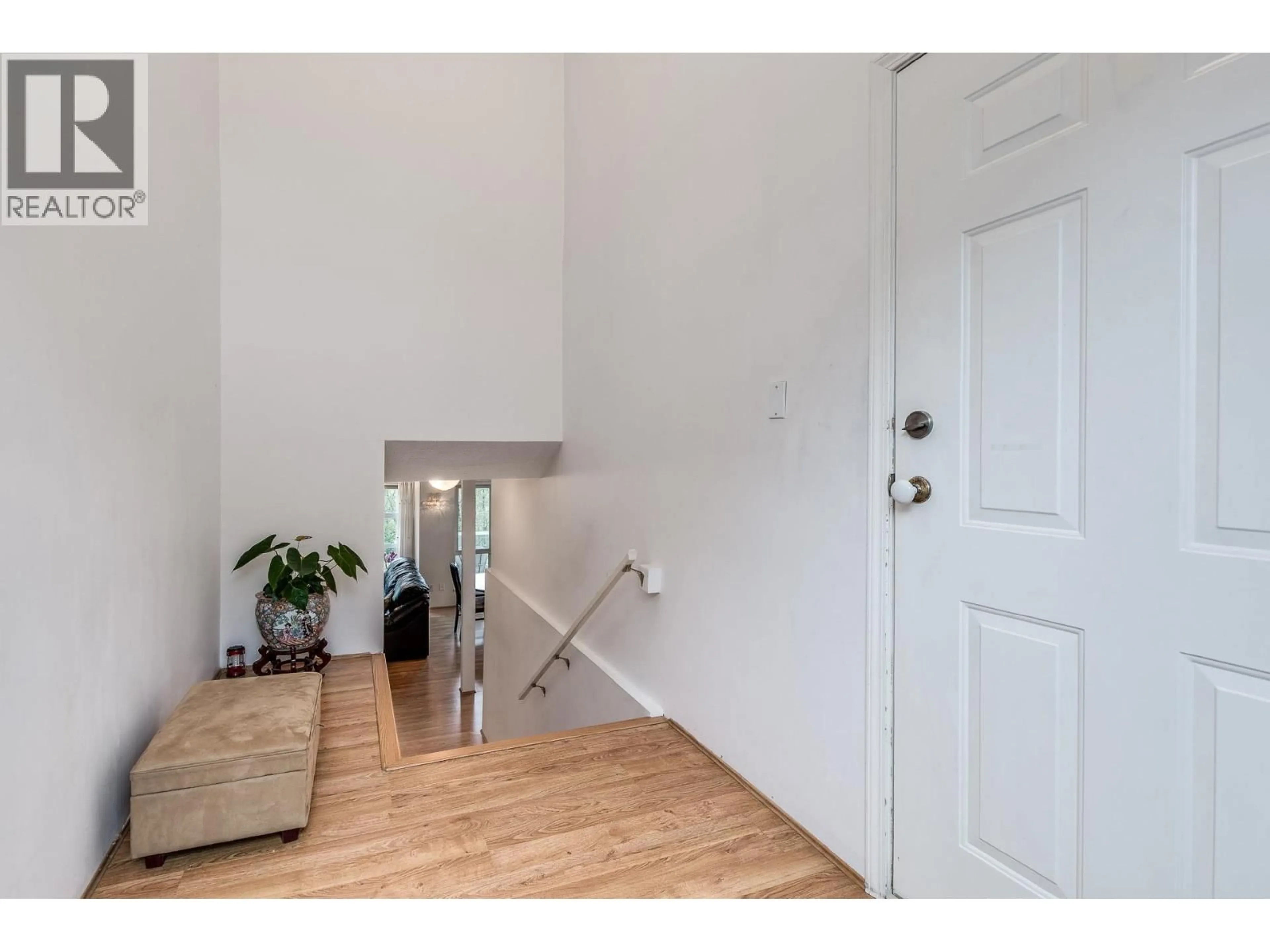 Indoor entryway for 1143 O'FLAHERTY GATE, Port Coquitlam British Columbia V3C6H2