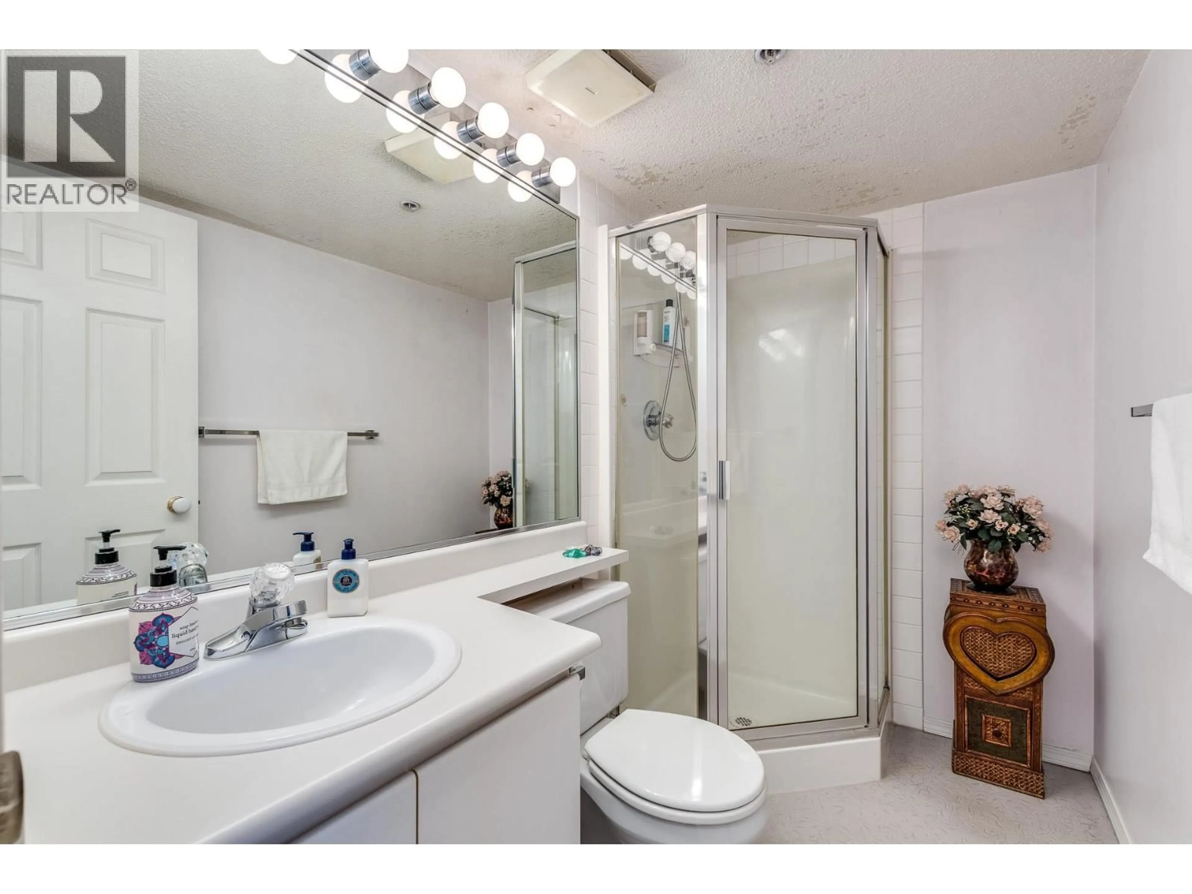 Standard bathroom, ceramic/tile floor for 1143 O'FLAHERTY GATE, Port Coquitlam British Columbia V3C6H2