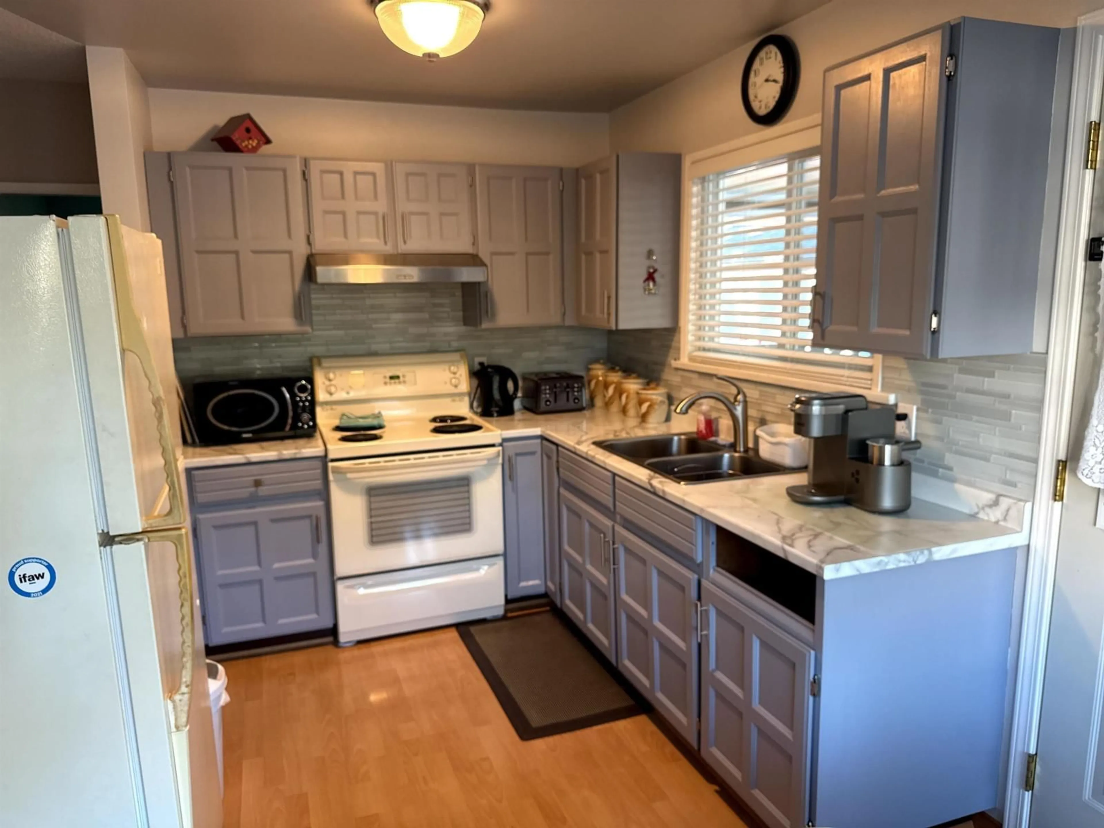 Standard kitchen, unknown for 4545 208 STREET, Langley British Columbia V3A2H7