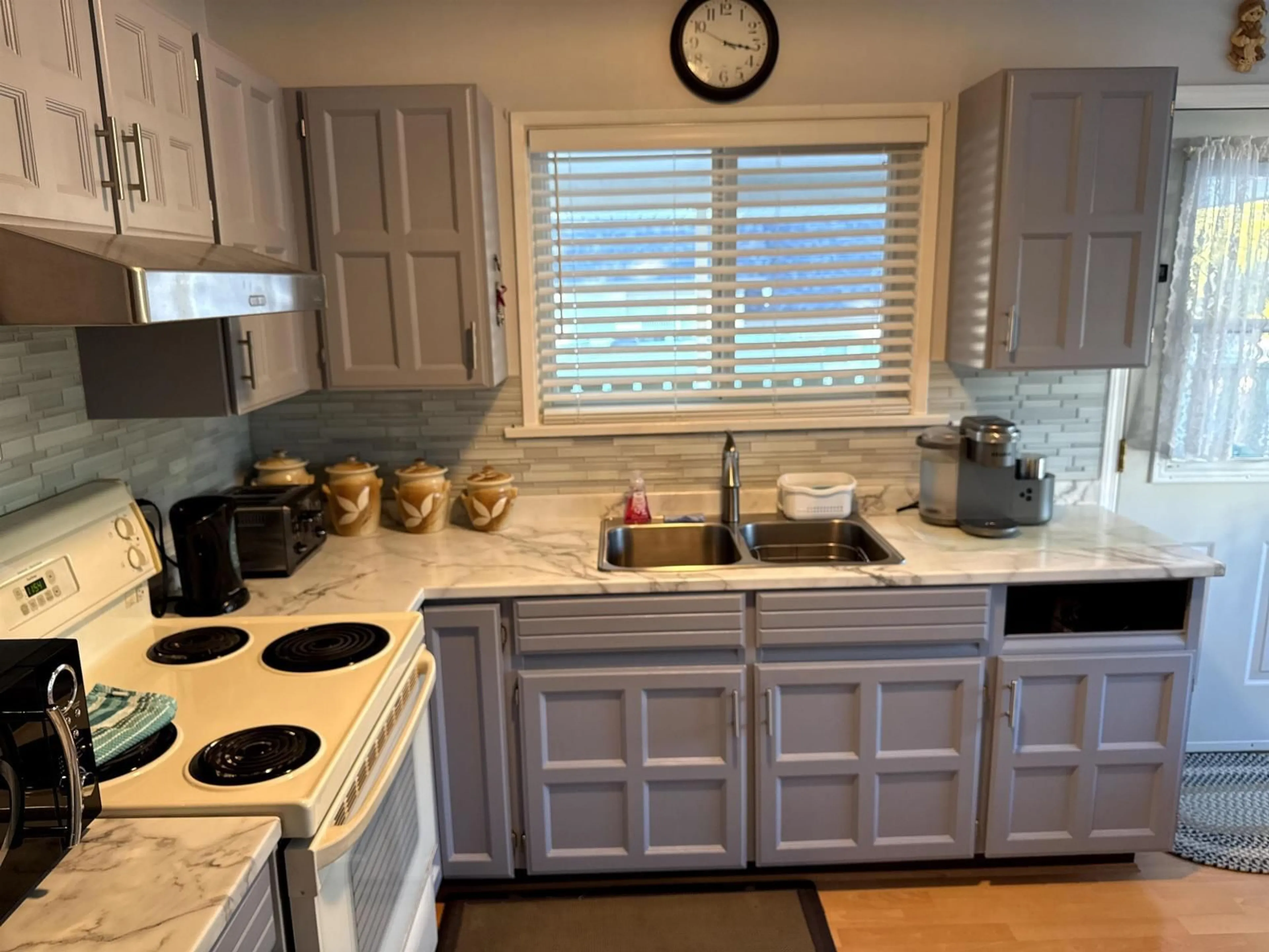 Standard kitchen, ceramic/tile floor for 4545 208 STREET, Langley British Columbia V3A2H7