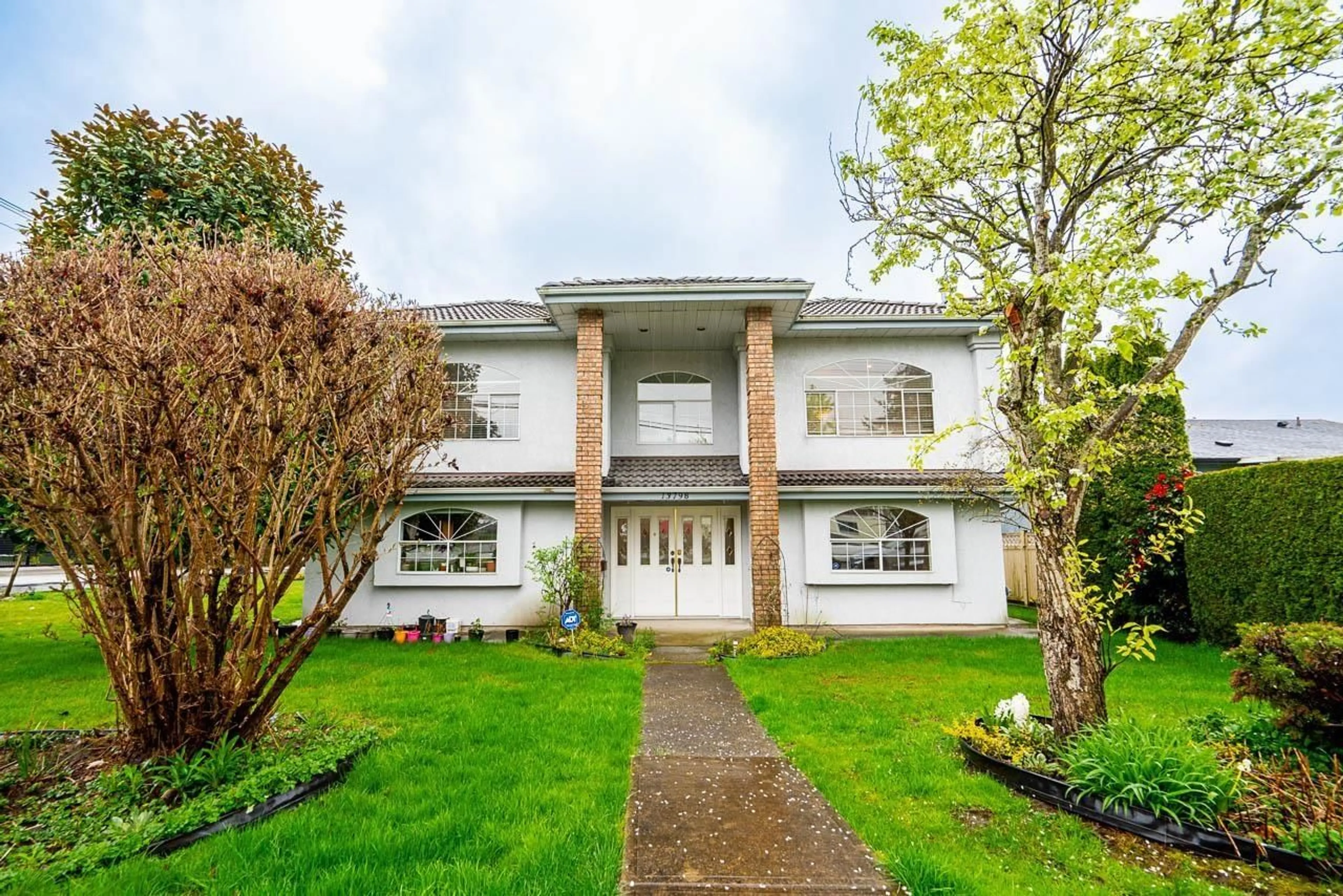 Unknown for 13798 92 AVENUE, Surrey British Columbia V3V1J2