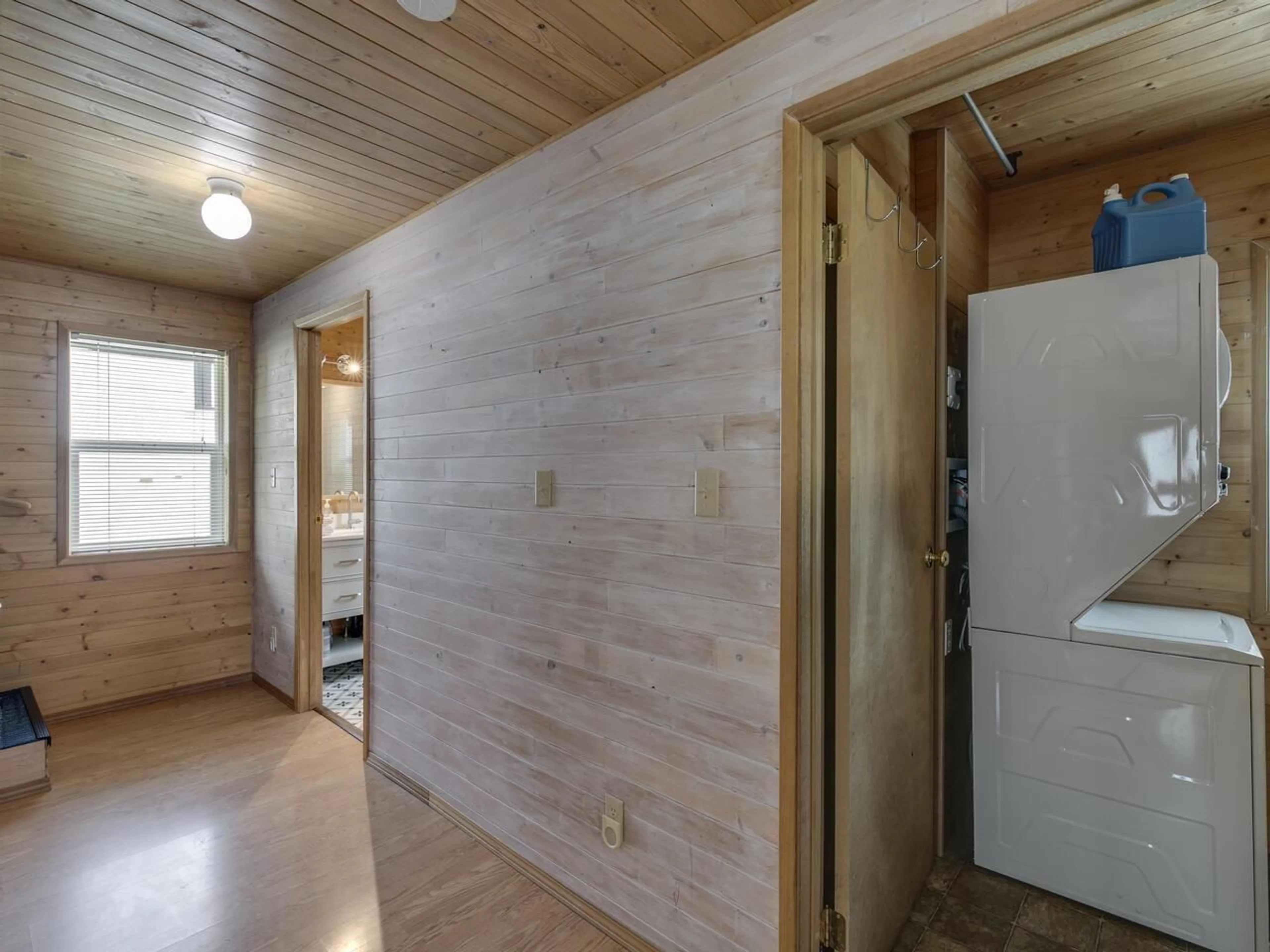Indoor entryway for 46880 SAKWI CREEK ROAD, Mission British Columbia V0M1A1