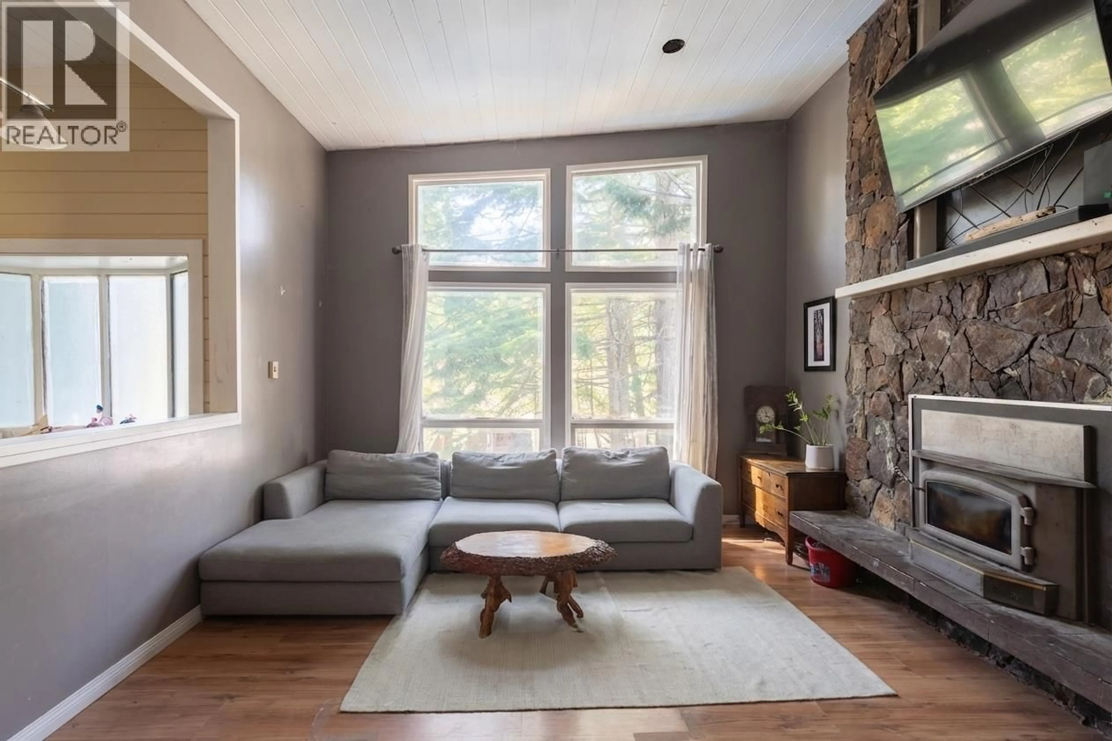 Living room with furniture, unknown for 4040 MIDNIGHT WAY, Squamish British Columbia V0N1H0