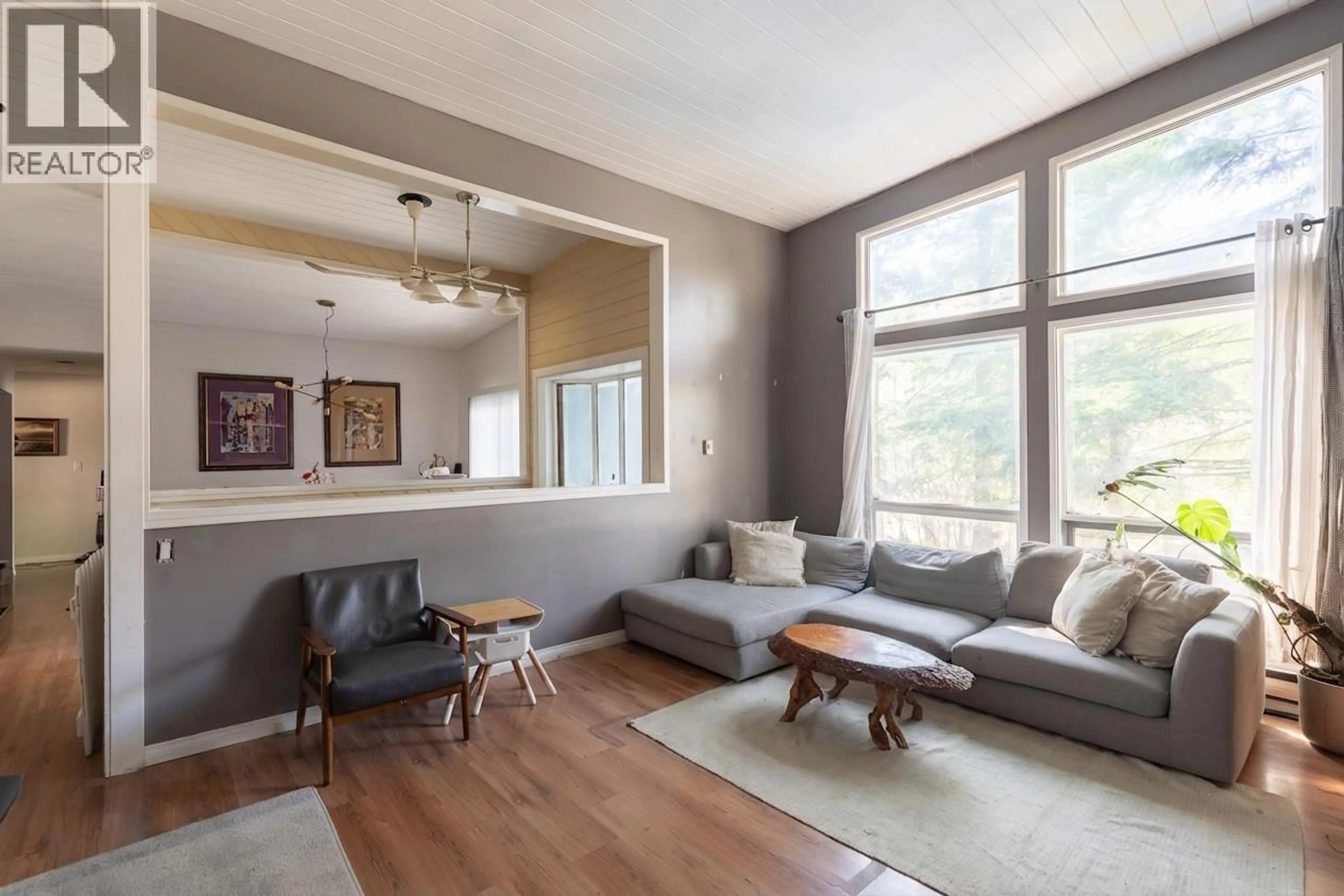 Living room with furniture, unknown for 4040 MIDNIGHT WAY, Squamish British Columbia V0N1H0