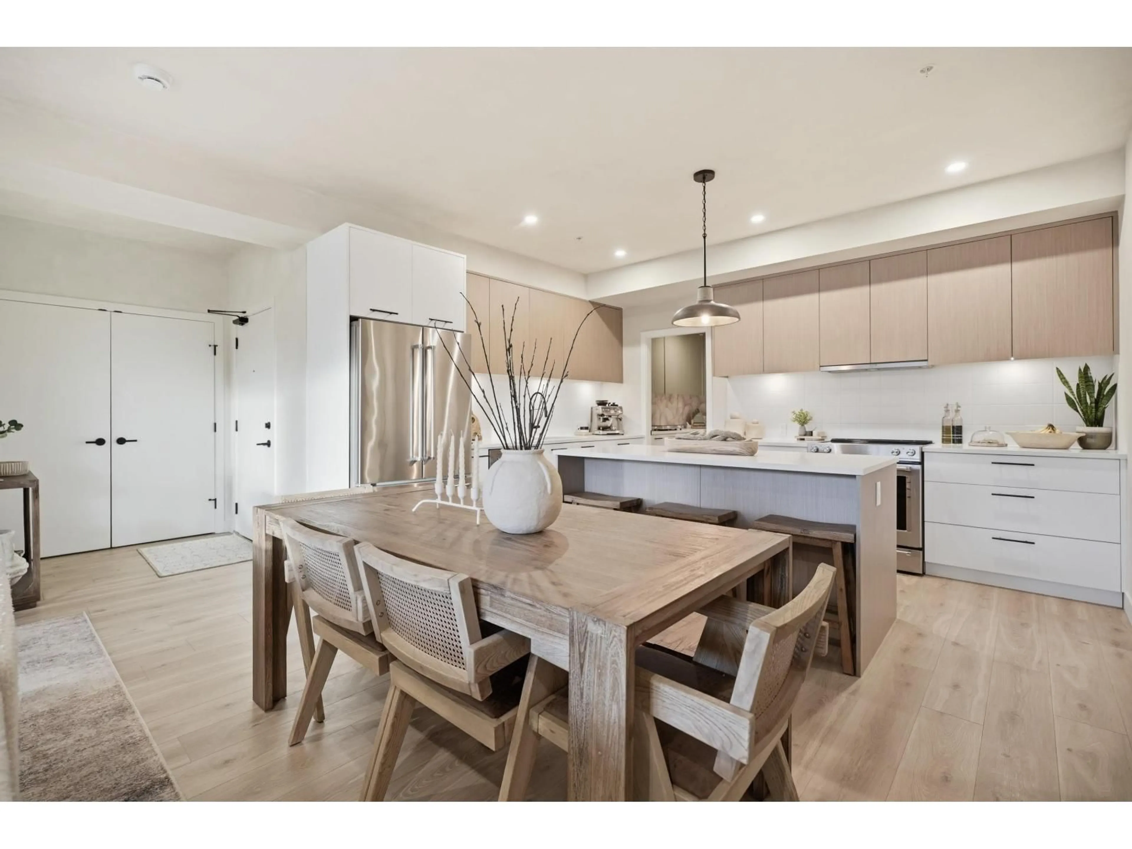 Open concept kitchen, unknown for 338 - 2635 KING GEORGE BOULEVARD, Surrey British Columbia V4P0H7