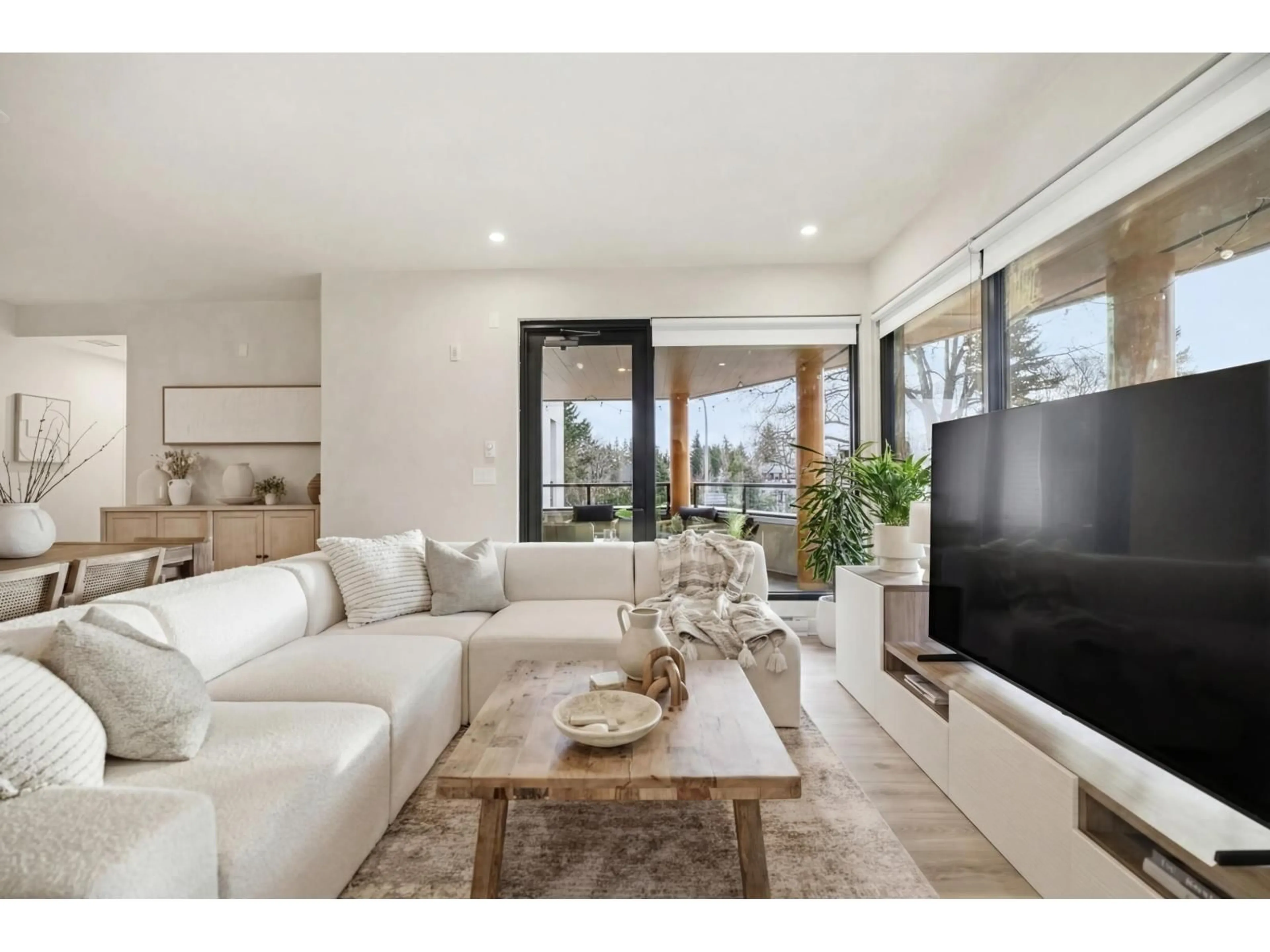 Living room with furniture, unknown for 338 - 2635 KING GEORGE BOULEVARD, Surrey British Columbia V4P0H7