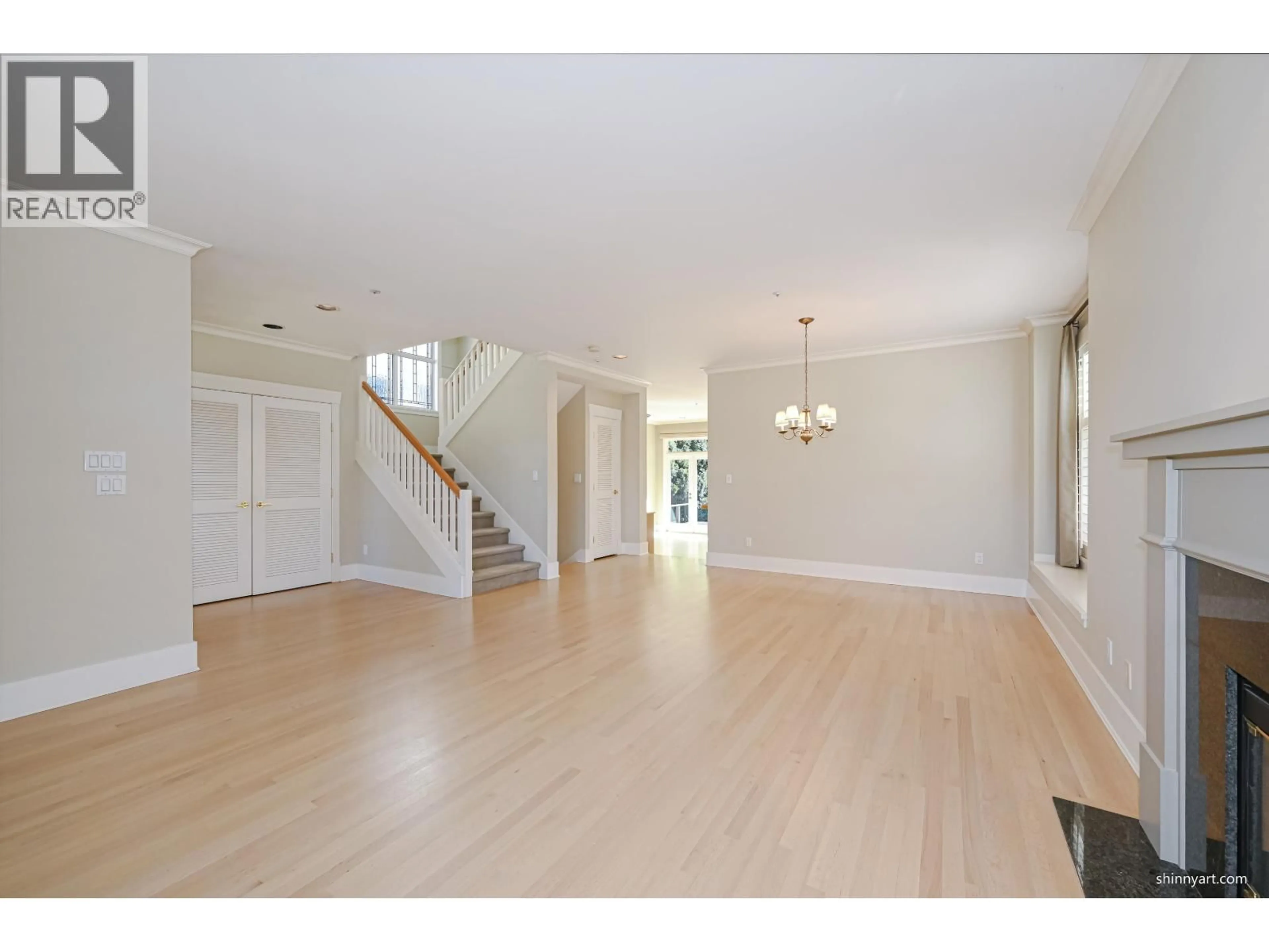 Indoor foyer for 3998 32ND AVENUE, Vancouver British Columbia V5K1A1