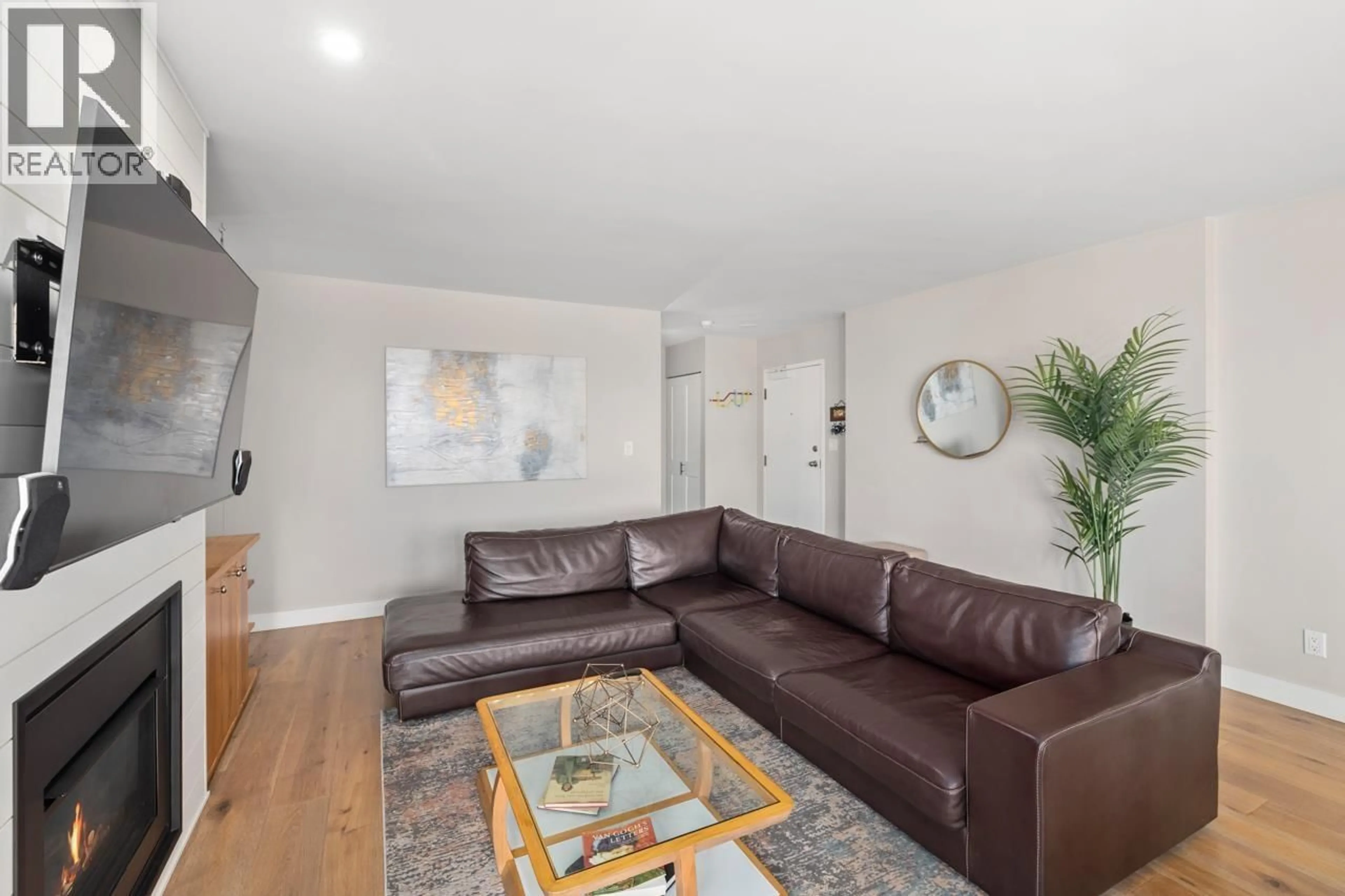 Living room with furniture, unknown for 502 - 410 CARNARVON STREET, New Westminster British Columbia V3L5N9