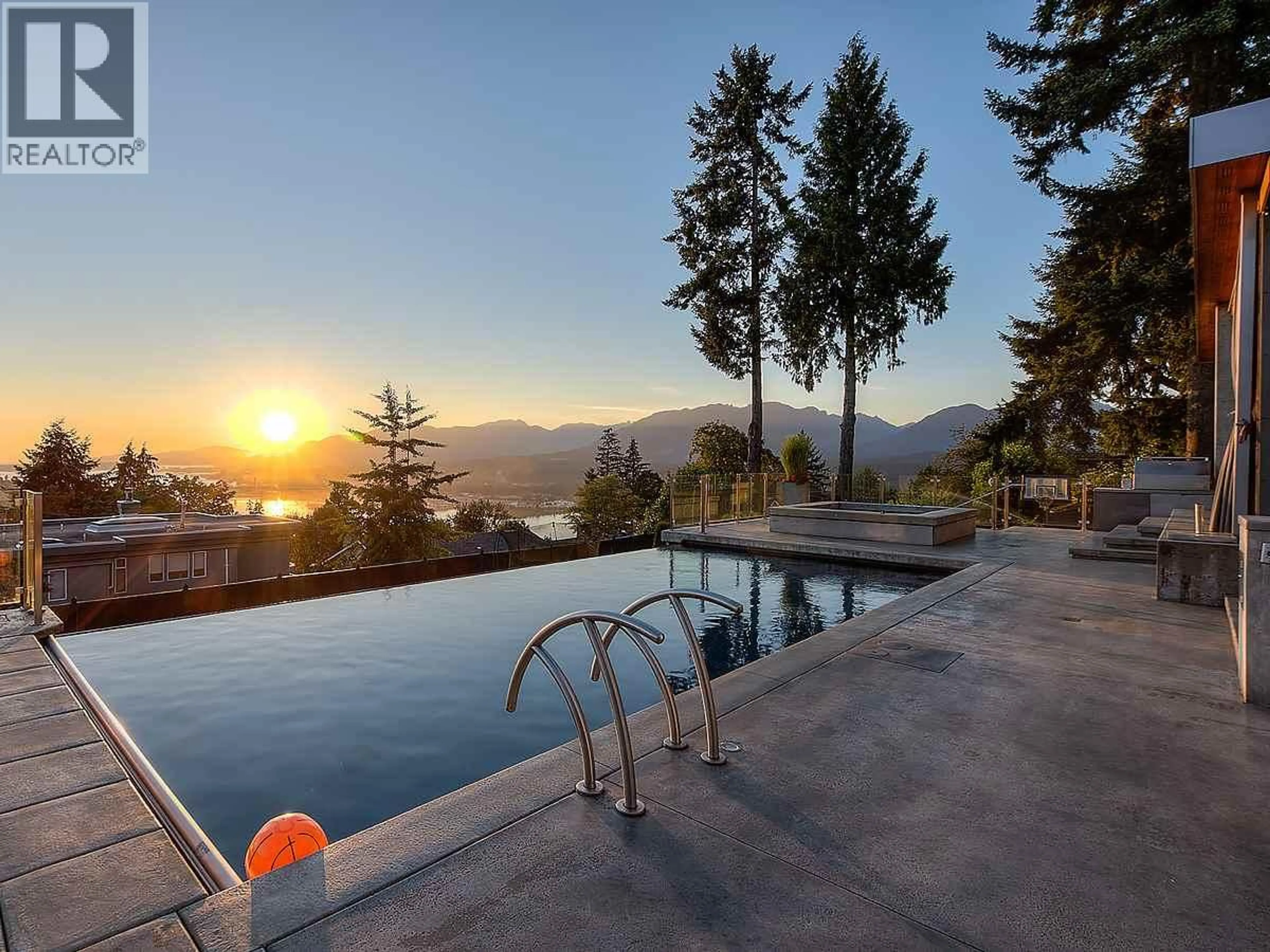 Pool for 389 GLYNDE AVENUE, Burnaby British Columbia V5B1H1