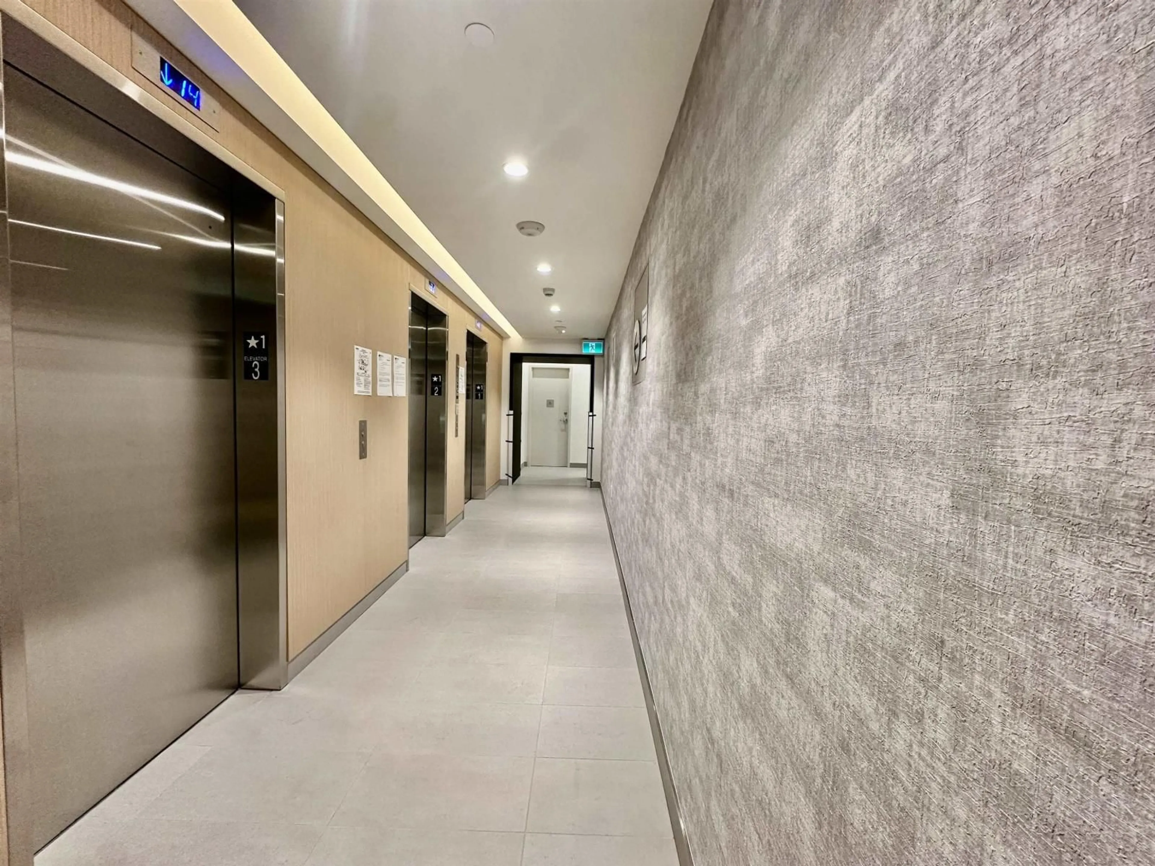 Indoor foyer for 1306 - 13738 CENTRAL AVENUE, Surrey British Columbia V3T0X5