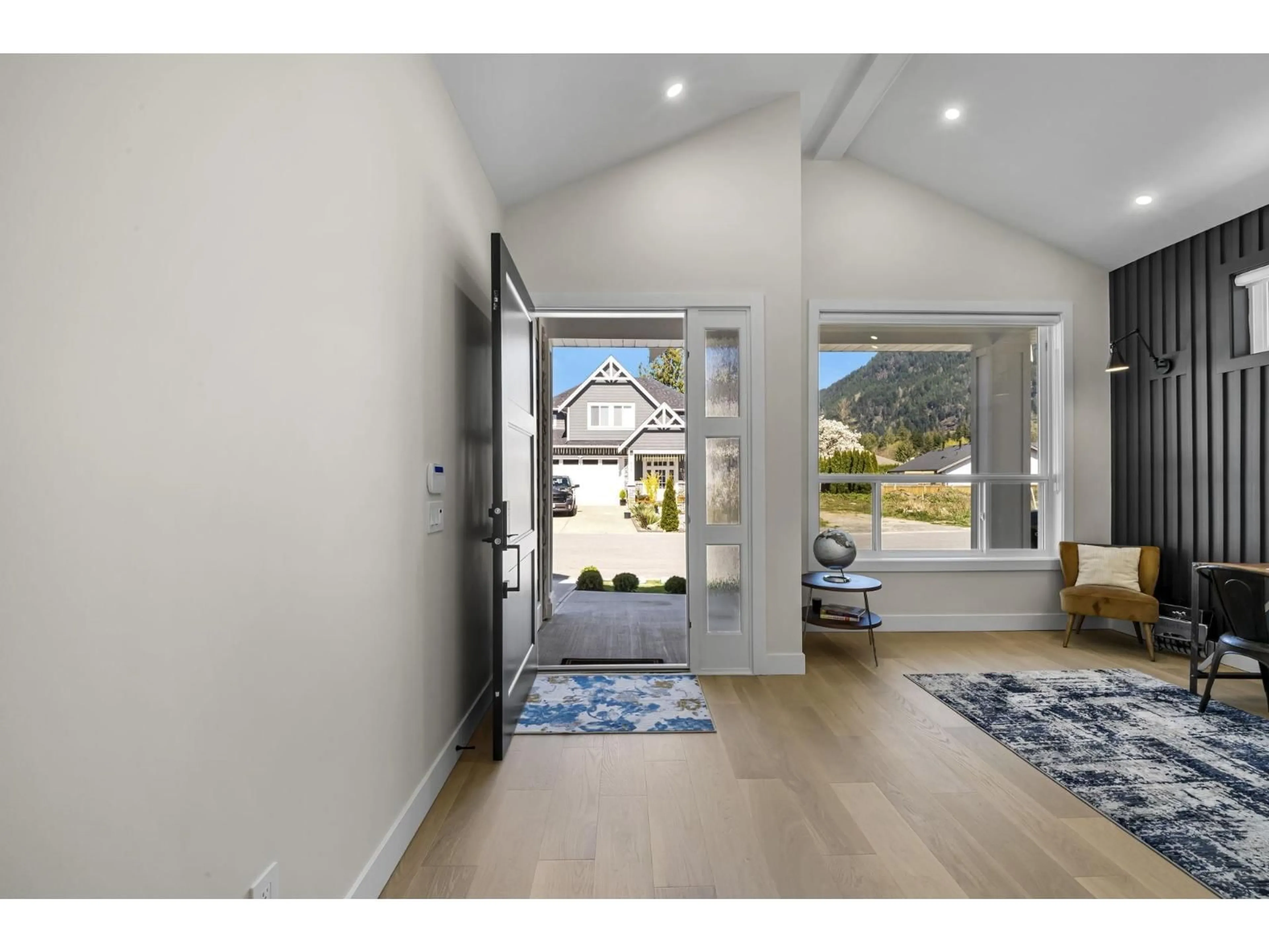 Indoor entryway for 862 WILLOW PLACE, Harrison Hot Springs British Columbia V0M1K0