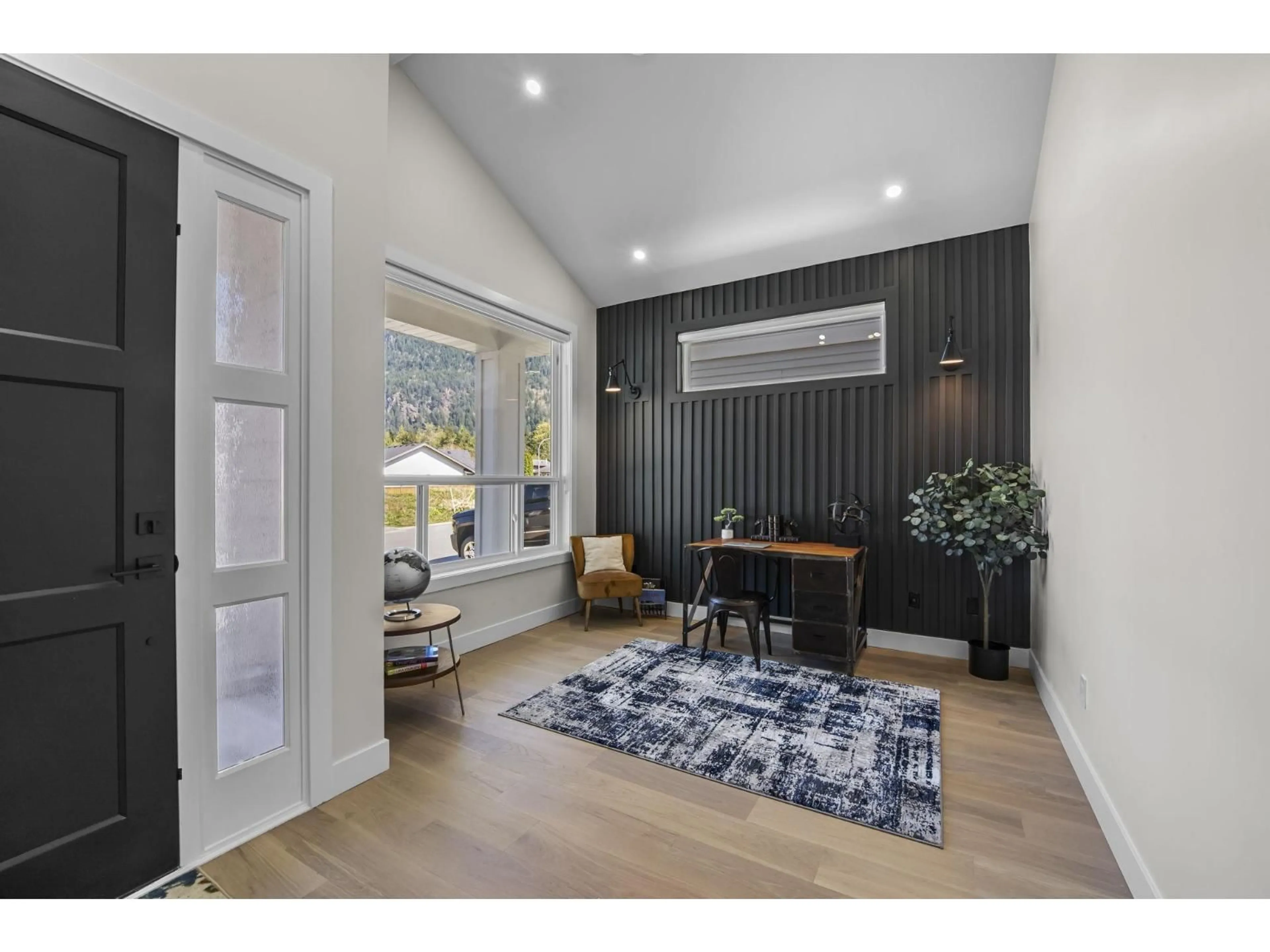 Indoor entryway for 862 WILLOW PLACE, Harrison Hot Springs British Columbia V0M1K0