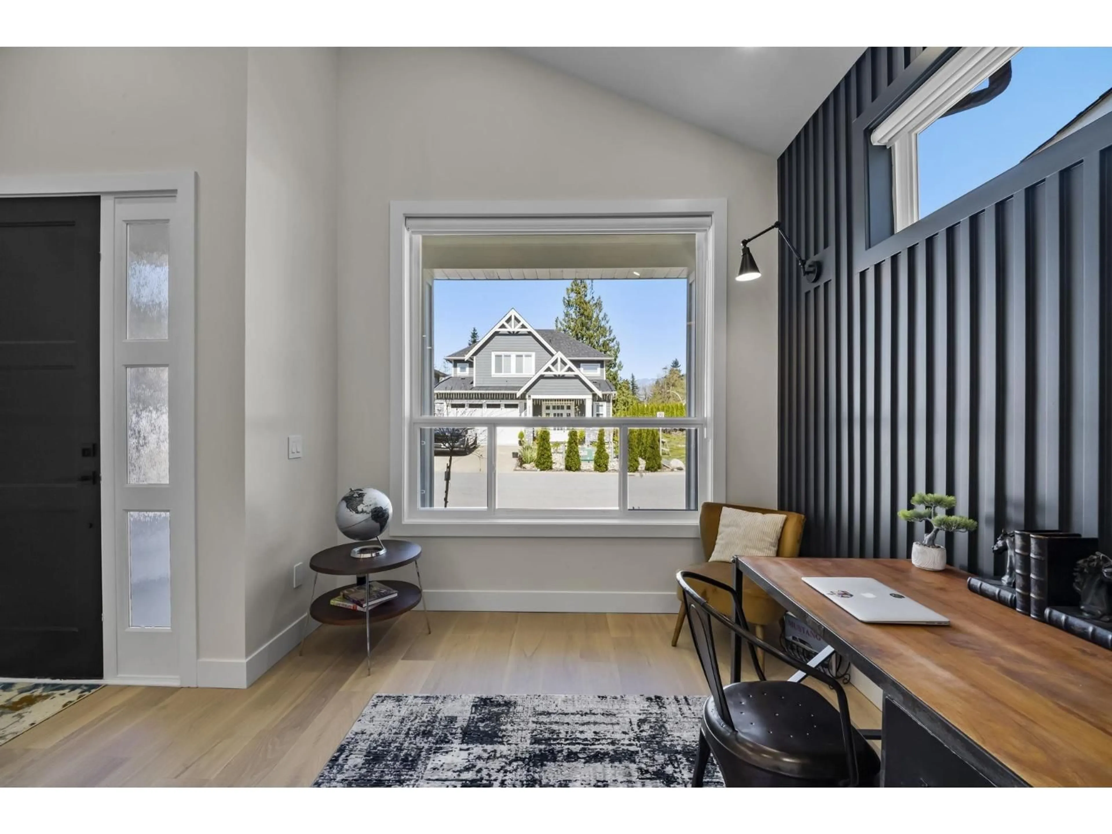 Indoor entryway for 862 WILLOW PLACE, Harrison Hot Springs British Columbia V0M1K0