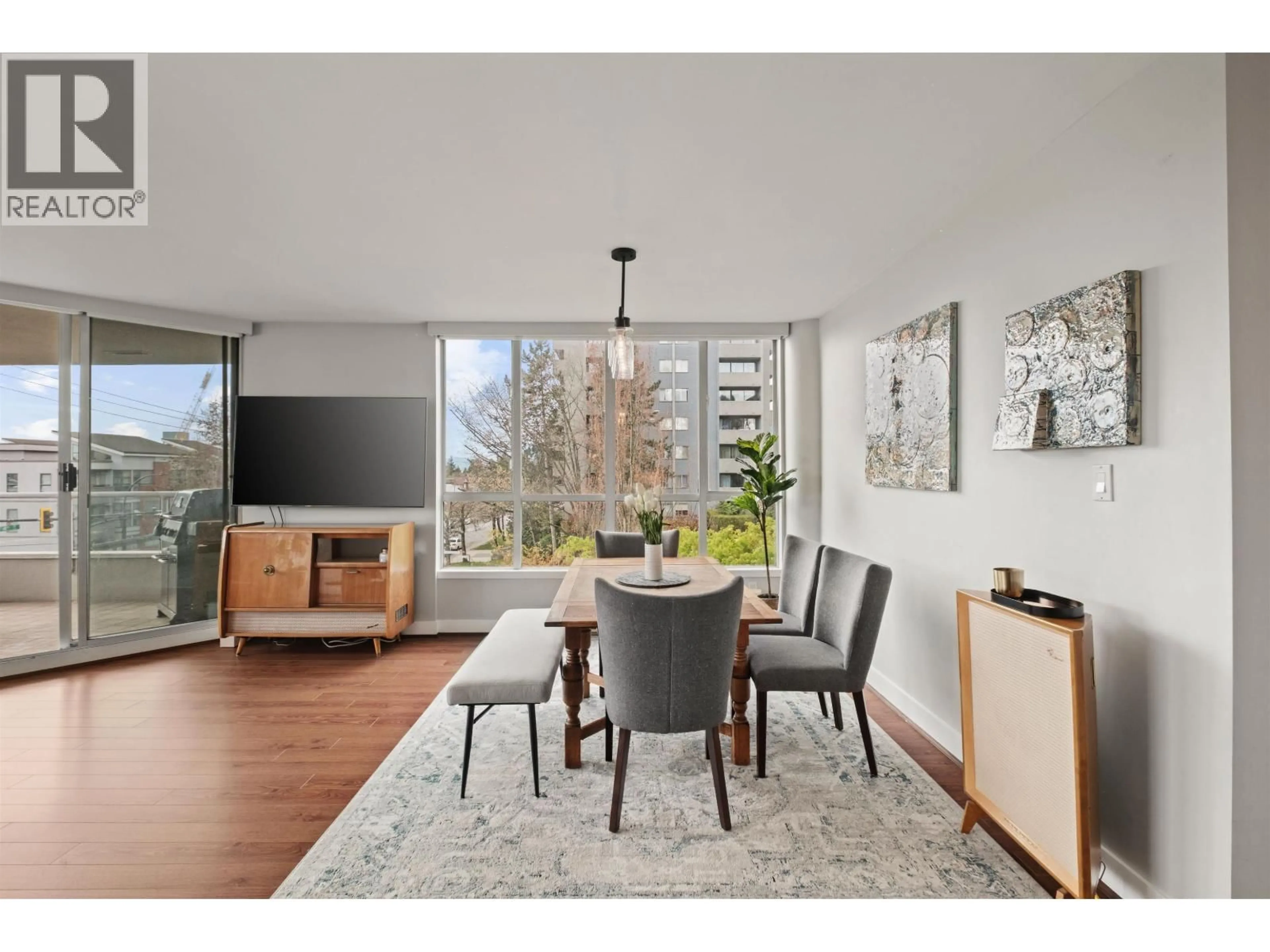 Dining room, wood/laminate floor for 303 - 408 LONSDALE AVENUE, North Vancouver British Columbia V7M2G5
