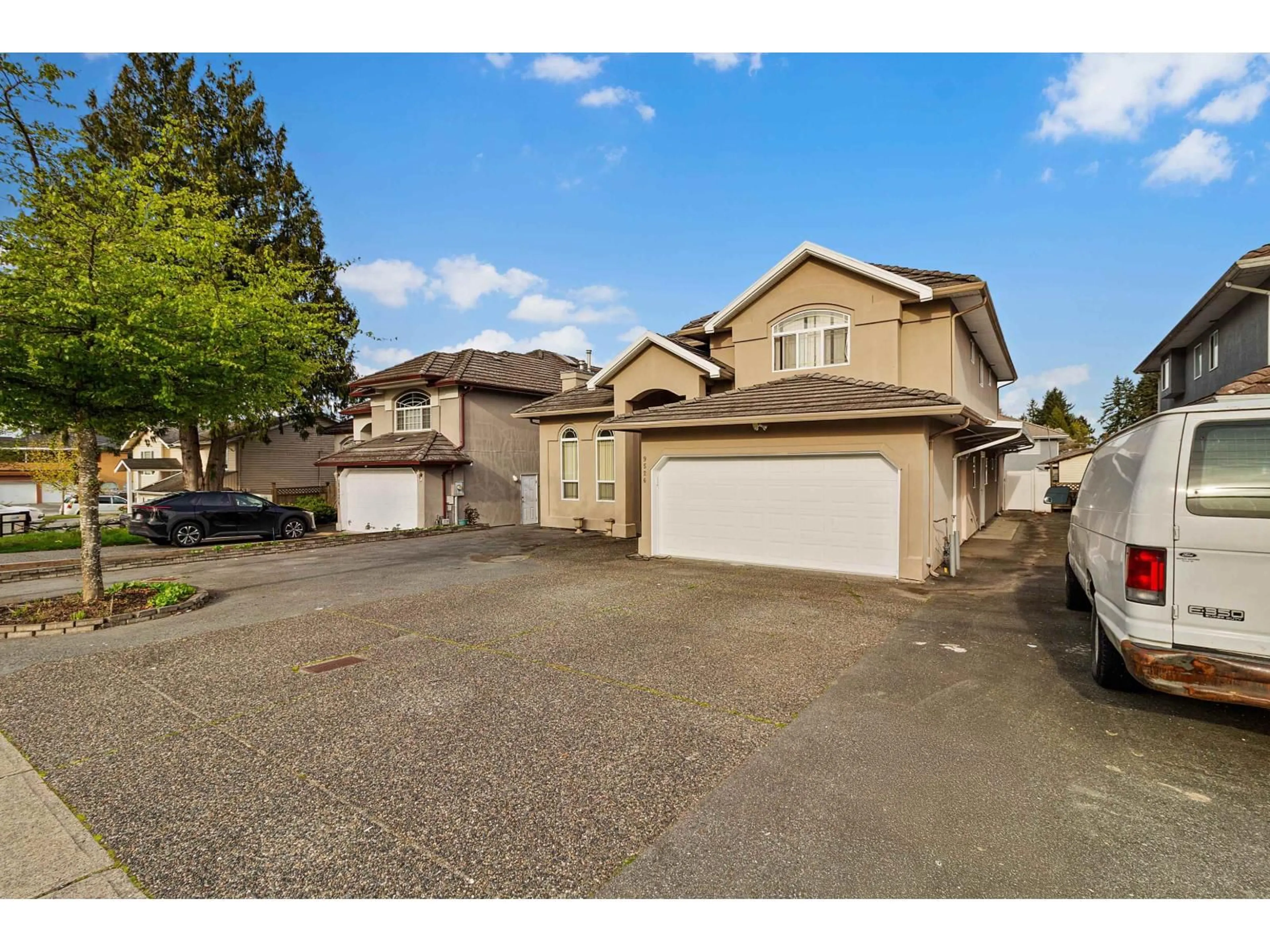 A pic from outside/outdoor area/front of a property/back of a property/a pic from drone, street for 9526 124 STREET, Surrey British Columbia V3V4S4