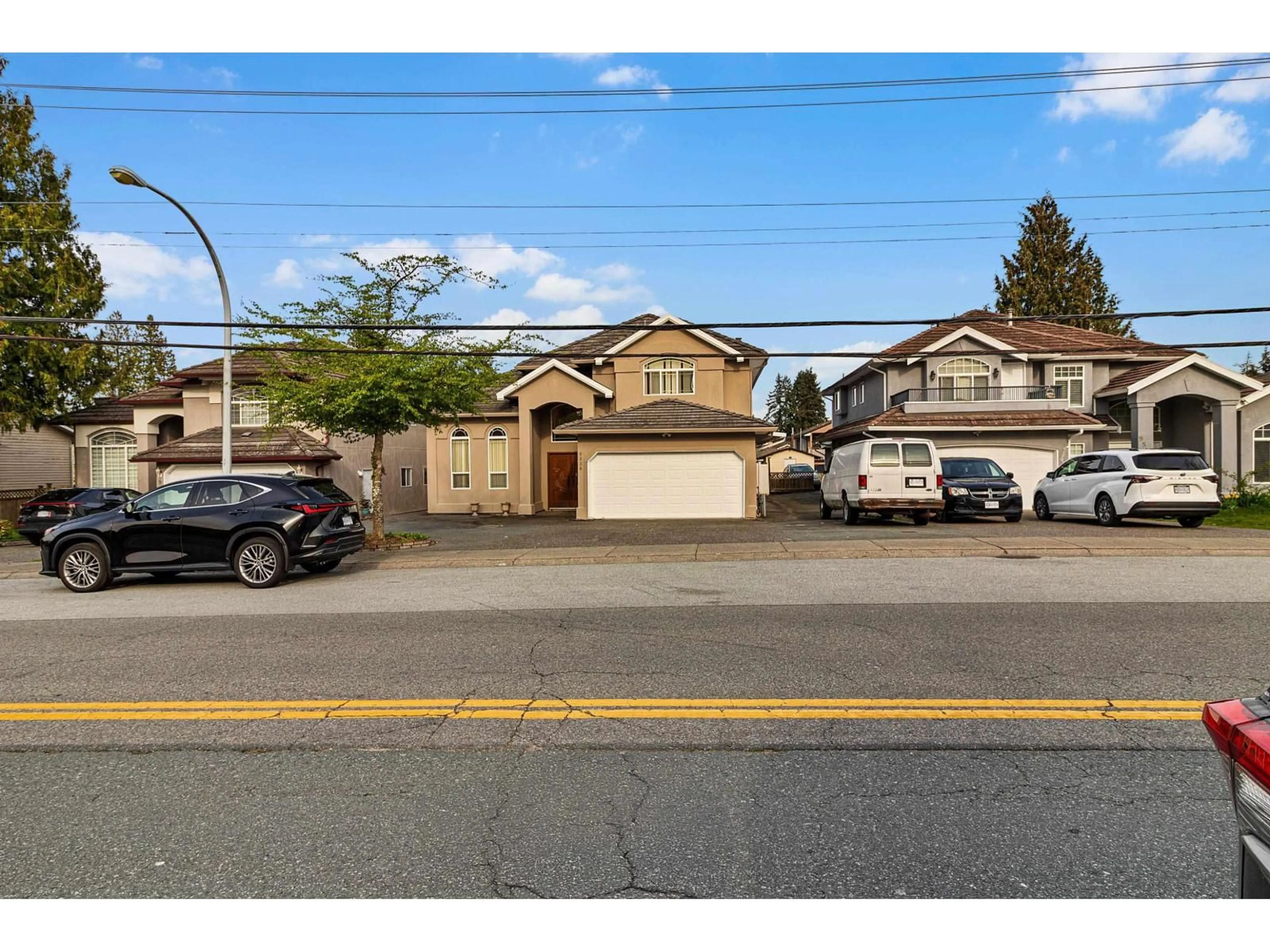 A pic from outside/outdoor area/front of a property/back of a property/a pic from drone, street for 9526 124 STREET, Surrey British Columbia V3V4S4