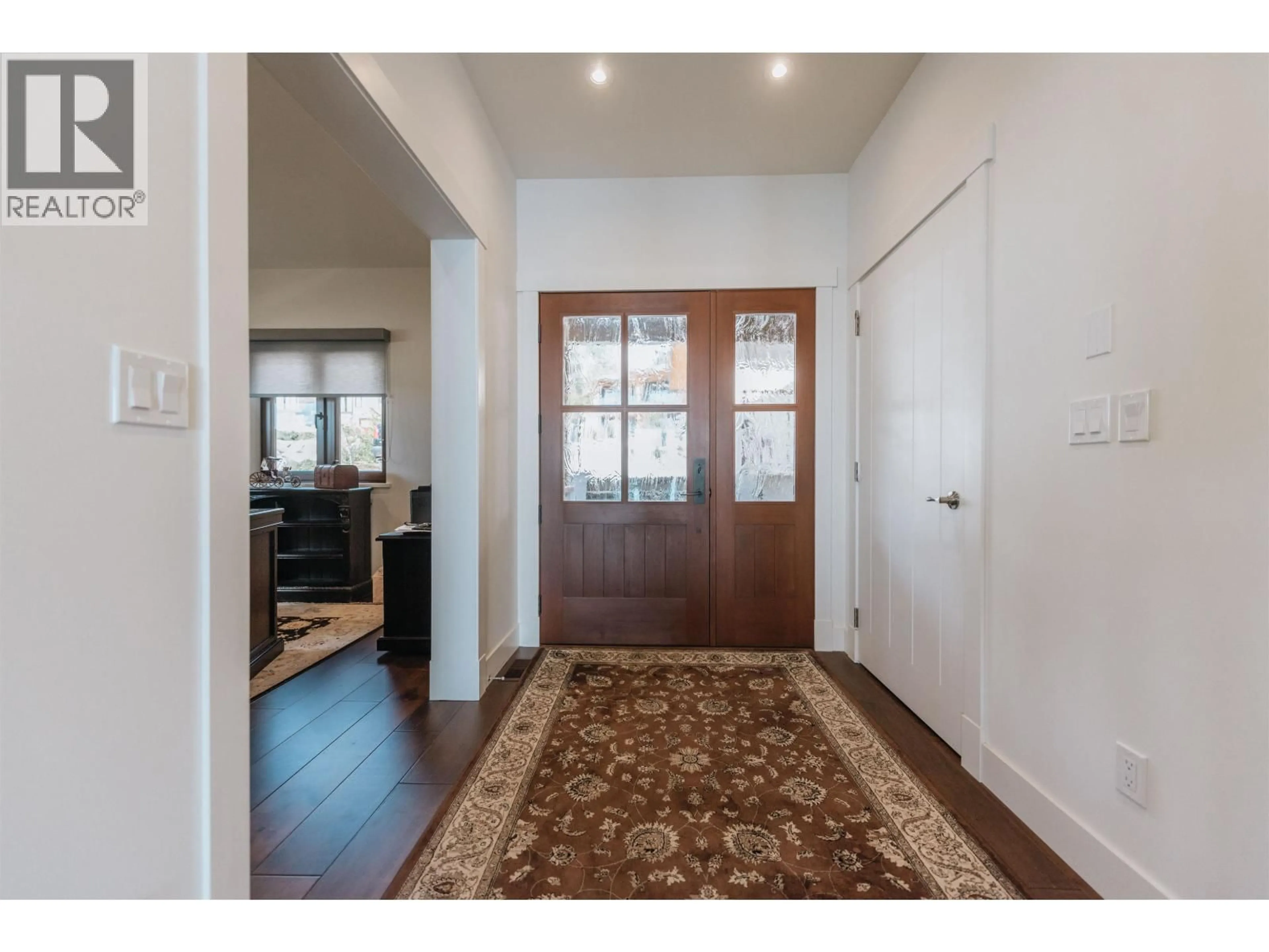 Indoor entryway for 6035 SILVERSTONE LANE, Sechelt British Columbia V7Z0T8