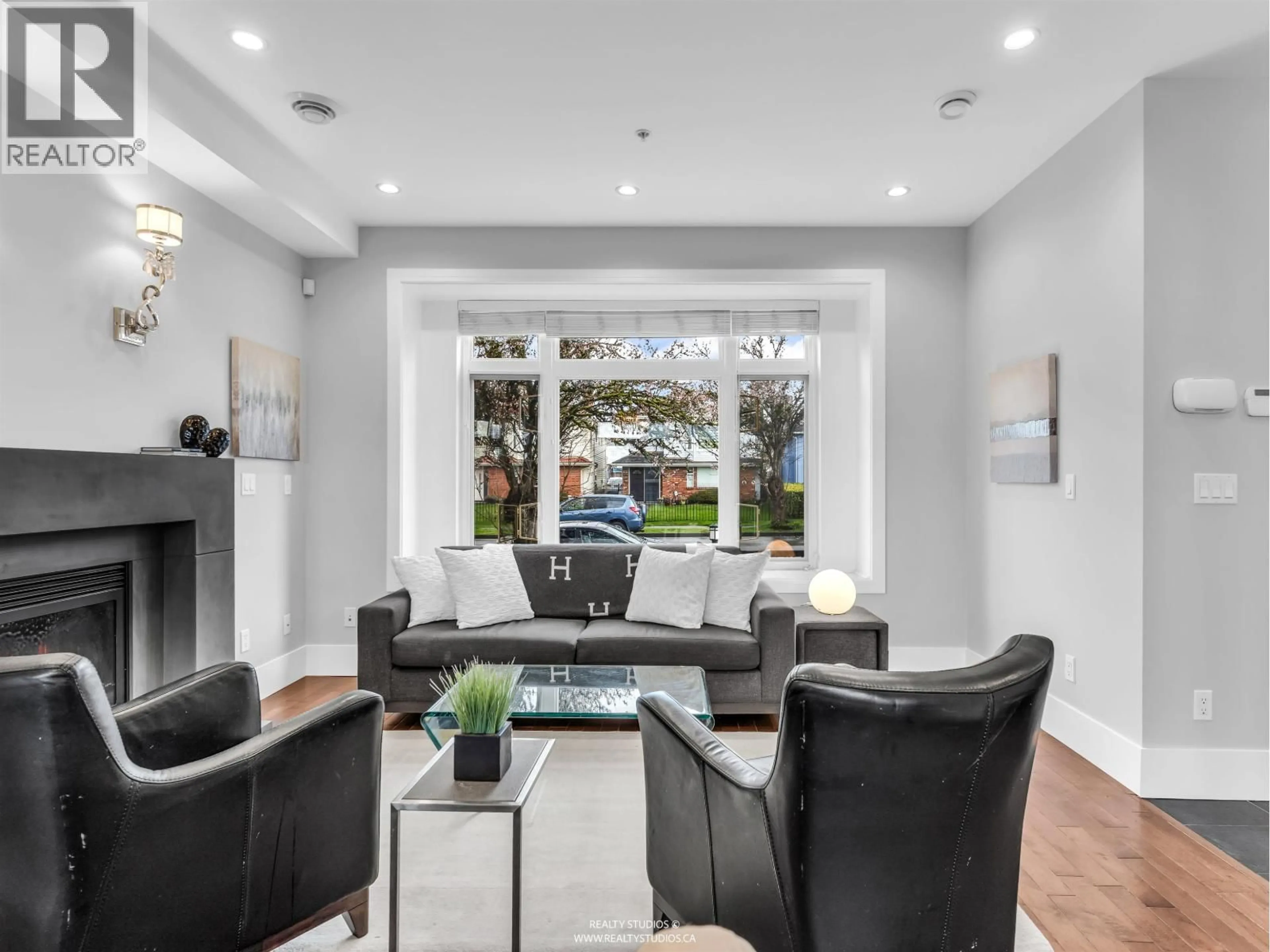 Living room with furniture, unknown for 66 57TH AVENUE, Vancouver British Columbia V5X1S4