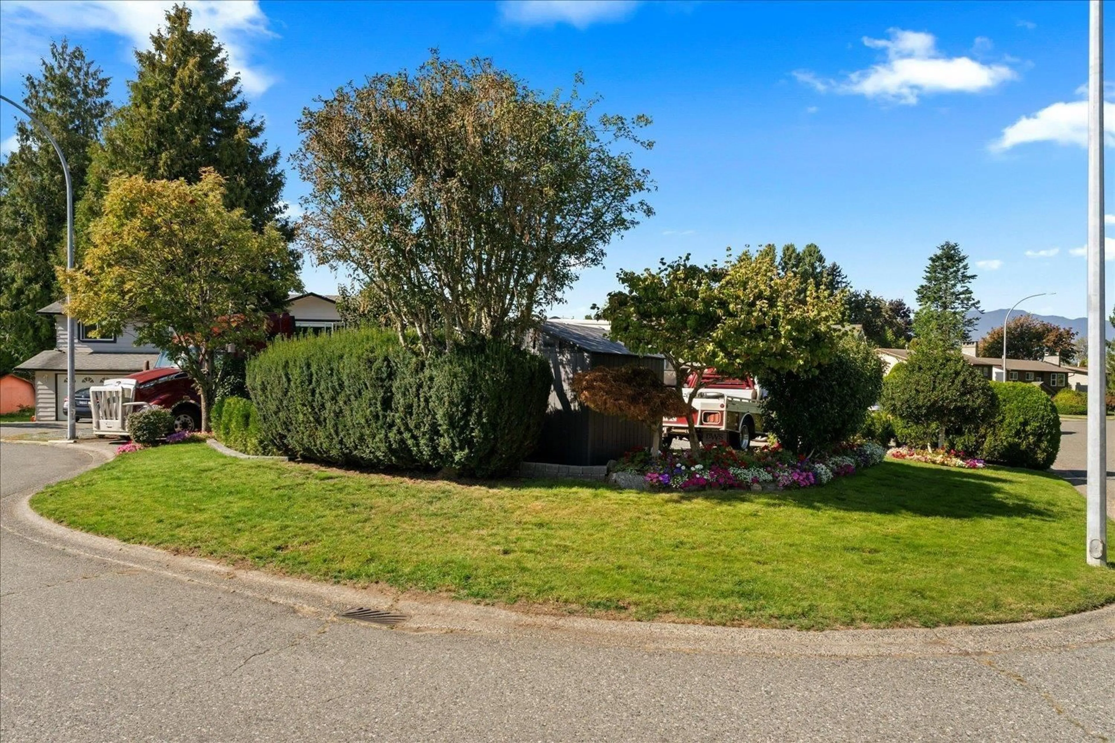 A pic from outside/outdoor area/front of a property/back of a property/a pic from drone, unknown for 6279 SILVERTHORNE ROAD, Chilliwack British Columbia V2R2N2