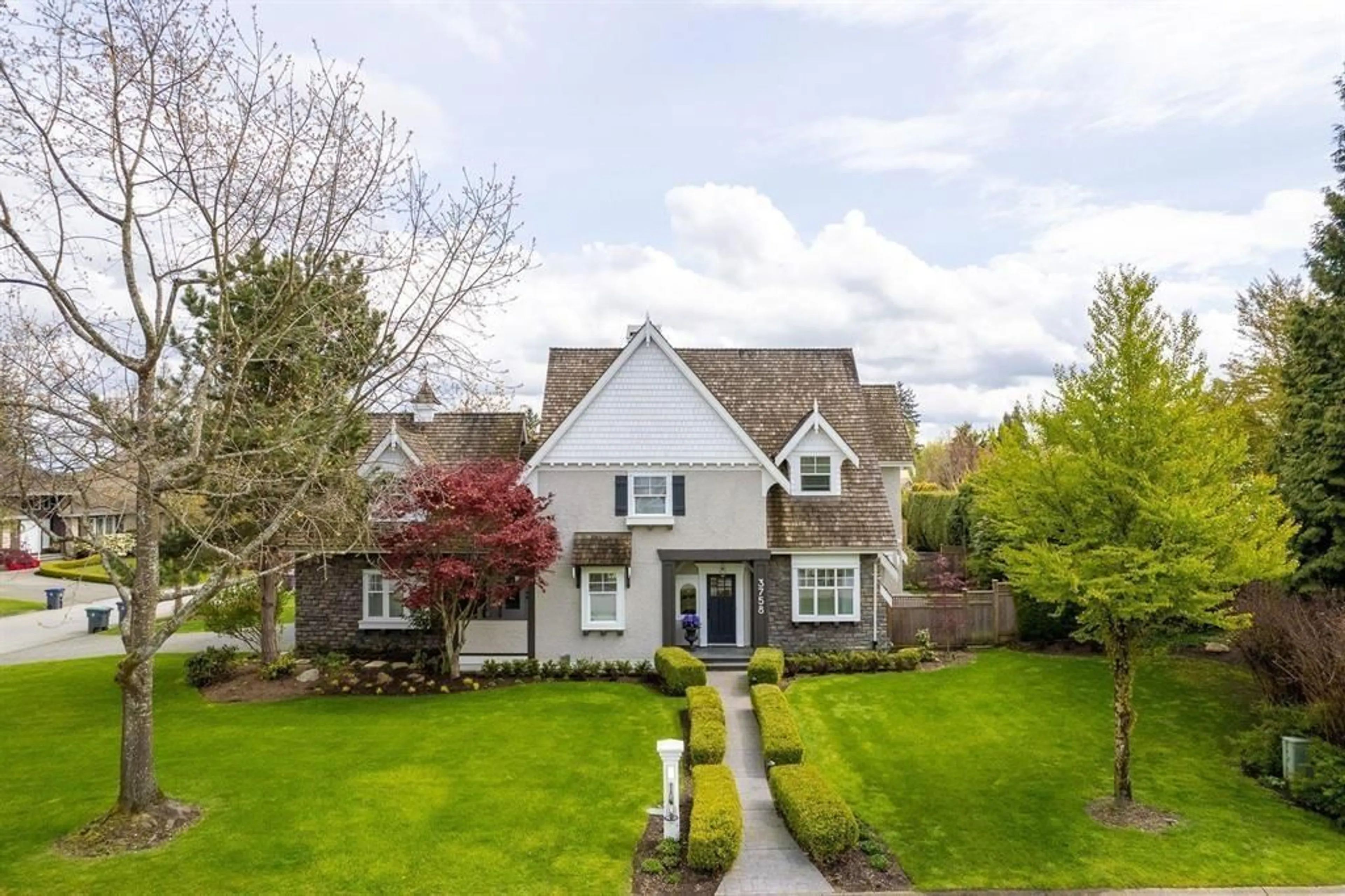 A pic from outside/outdoor area/front of a property/back of a property/a pic from drone, street for 3758 DEVONSHIRE DRIVE, Surrey British Columbia V3Z0H8