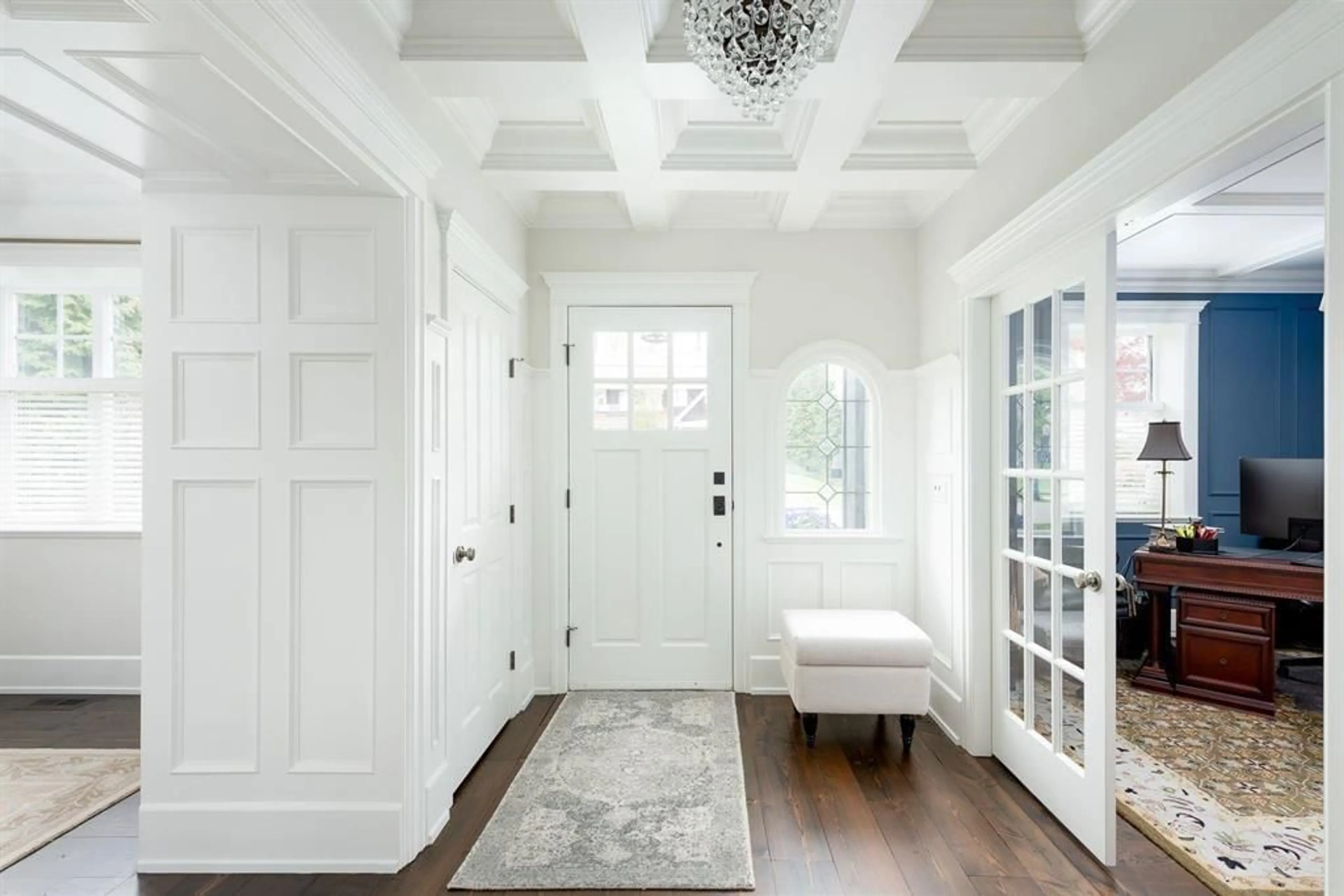 Indoor entryway for 3758 DEVONSHIRE DRIVE, Surrey British Columbia V3Z0H8