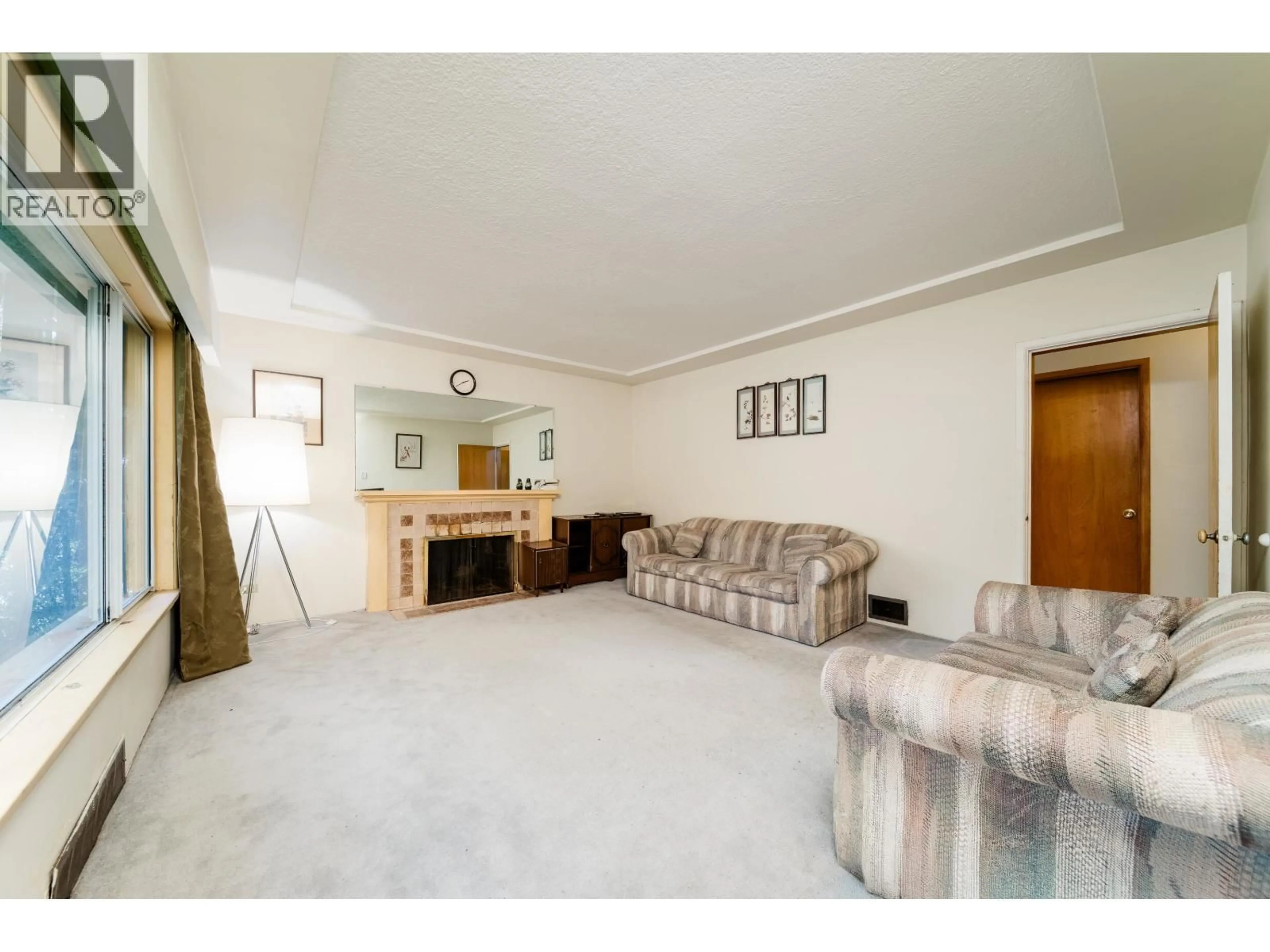 Living room with furniture, carpet floor for 7475 KNIGHT STREET, Vancouver British Columbia V5P2X1