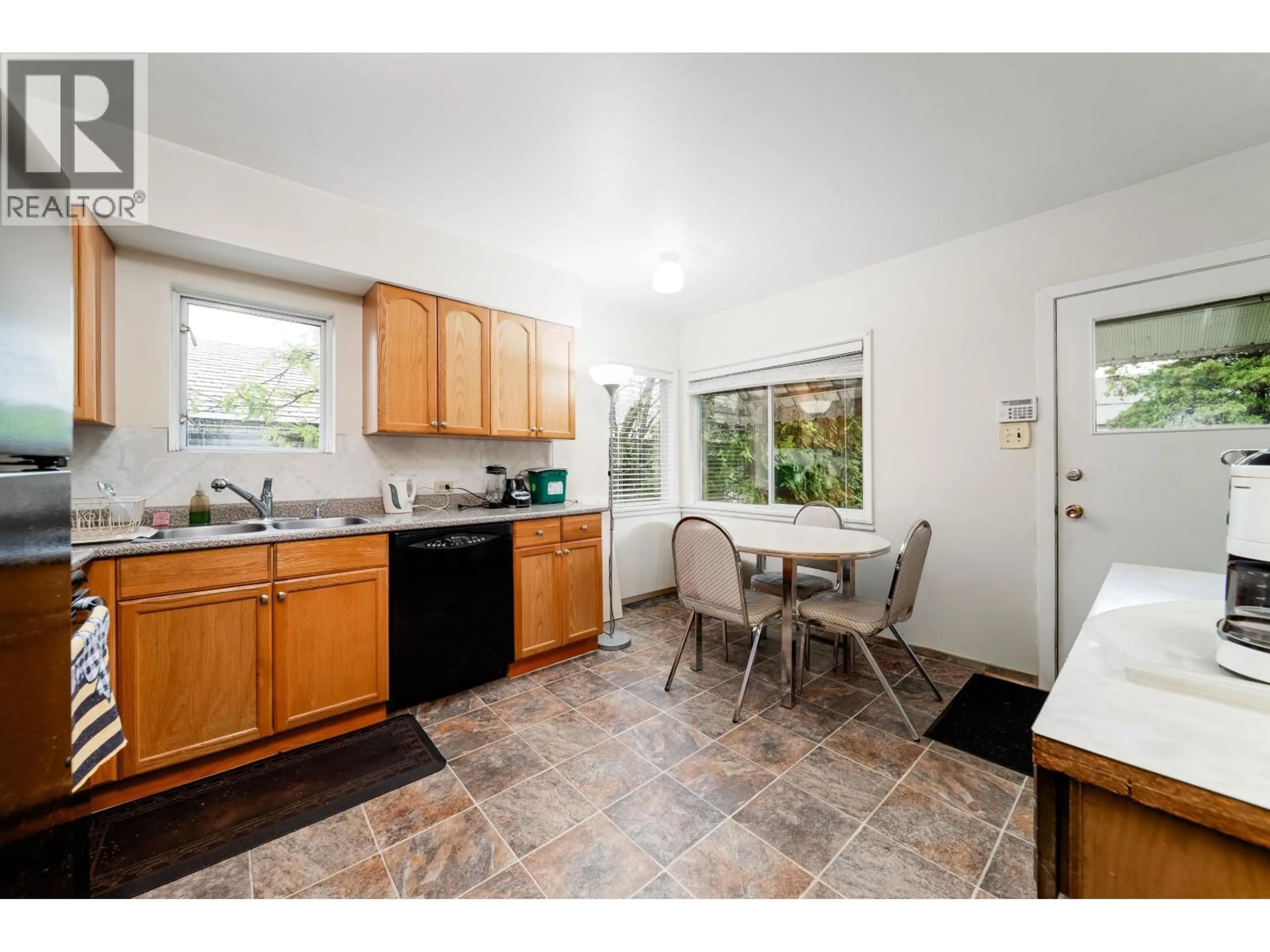 Standard kitchen, ceramic/tile floor for 7475 KNIGHT STREET, Vancouver British Columbia V5P2X1