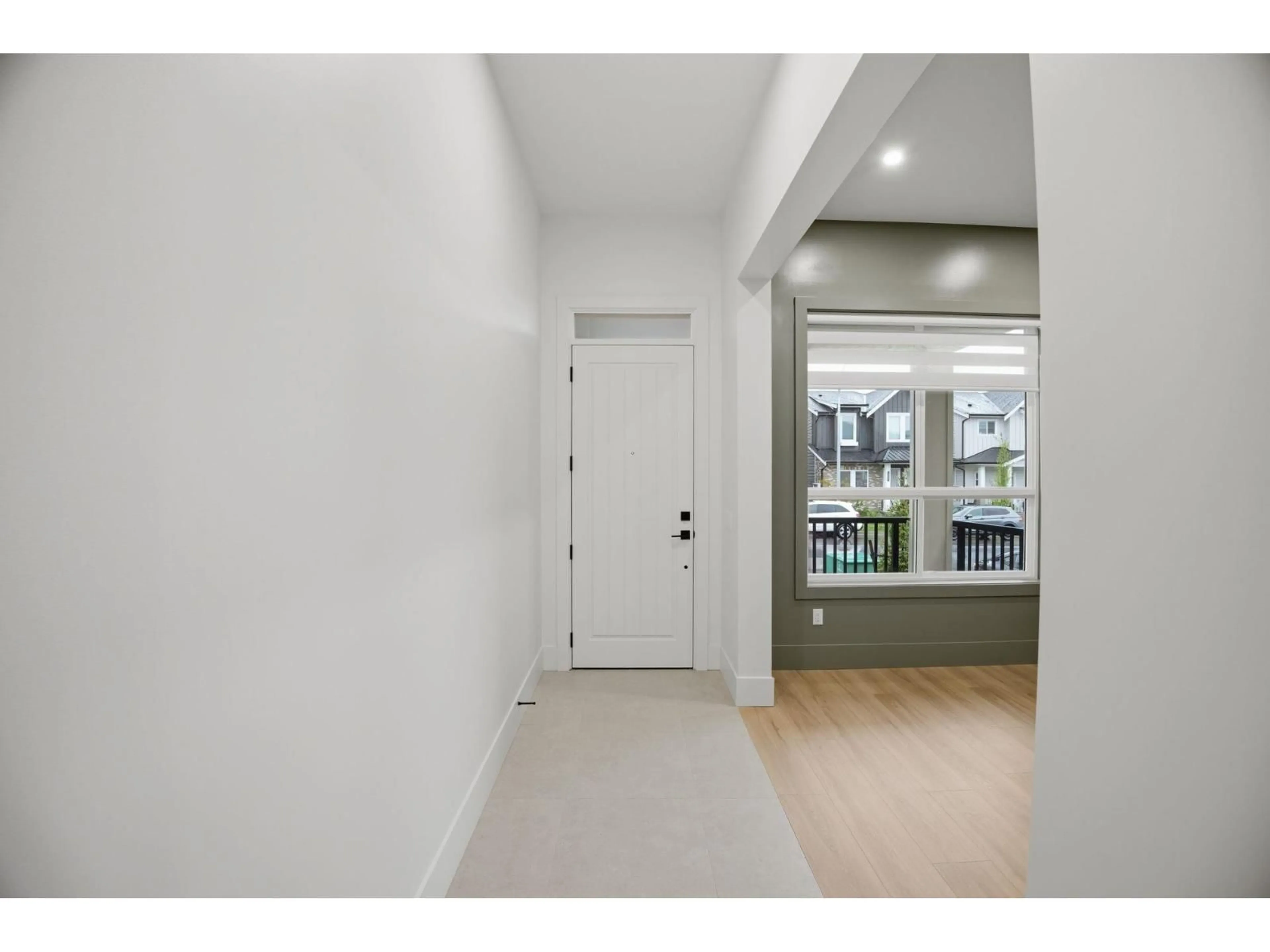 Indoor entryway for 19660 75 AVENUE, Langley British Columbia V2Y3R9