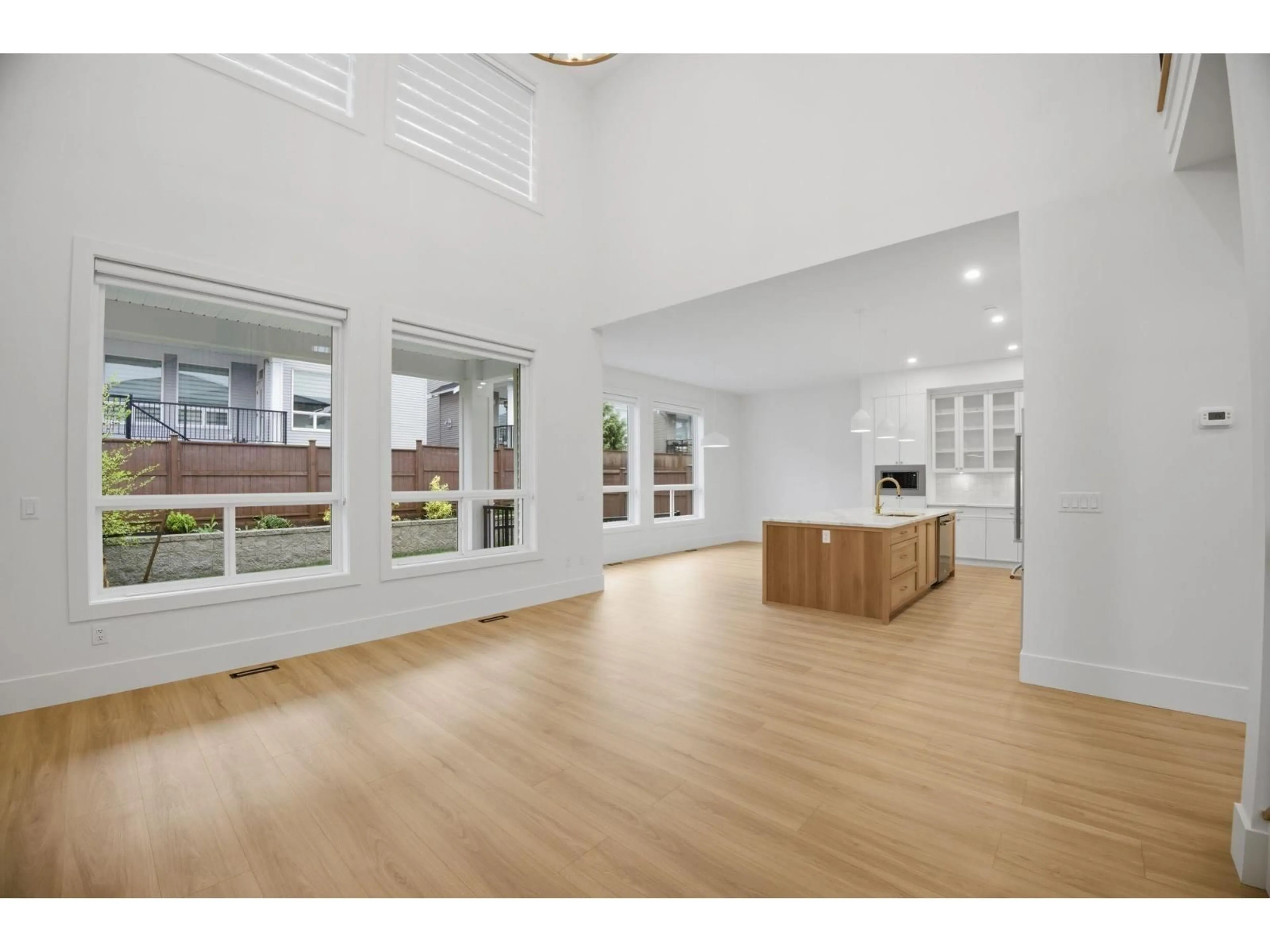 Unknown for 19660 75 AVENUE, Langley British Columbia V2Y3R9