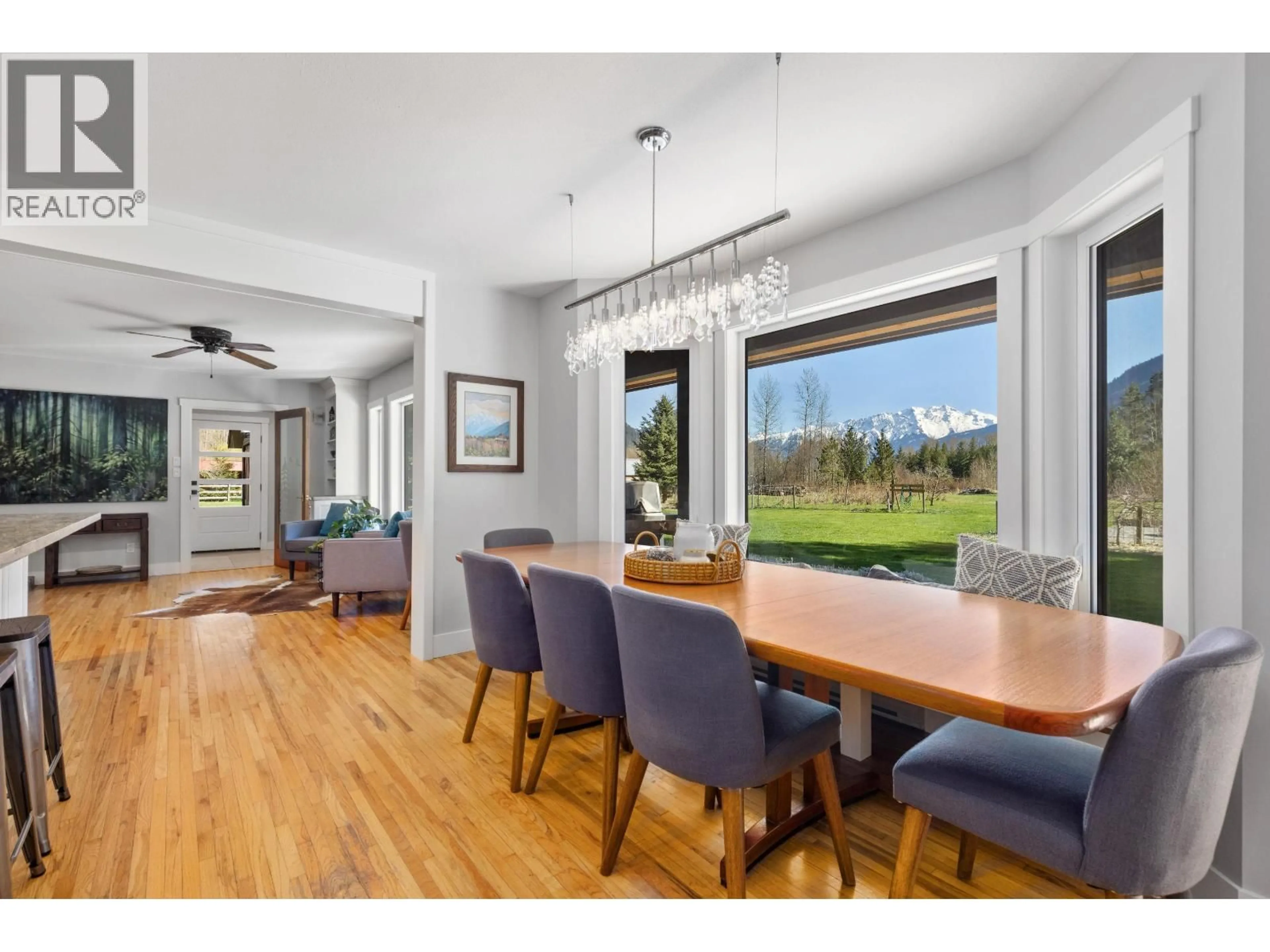 Dining room, wood/laminate floor for 780 GREEN ROAD, Pemberton British Columbia V0N2L2