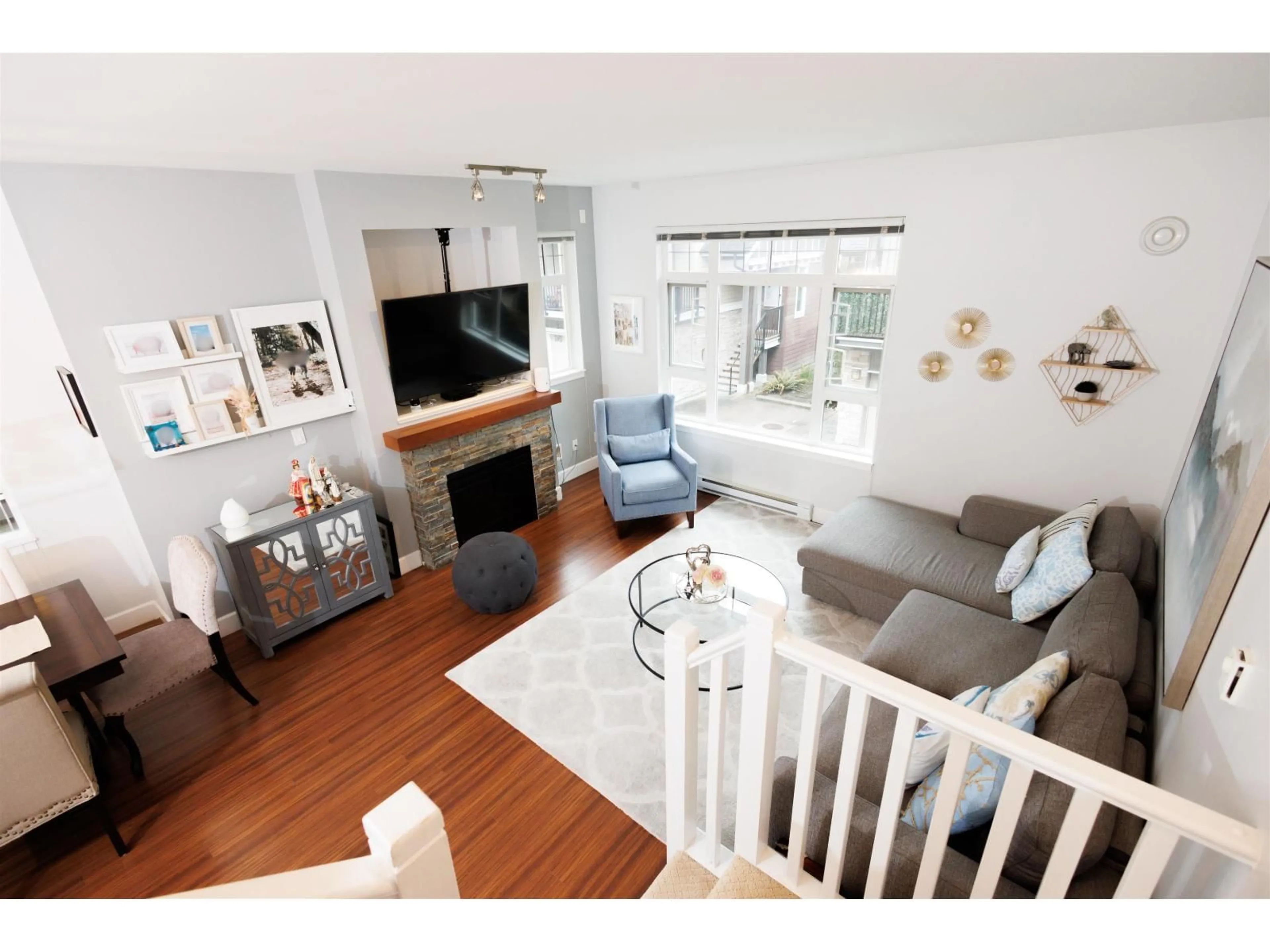 Living room with furniture, wood/laminate floor for 92 - 2979 156 STREET, Surrey British Columbia V3Z8V8