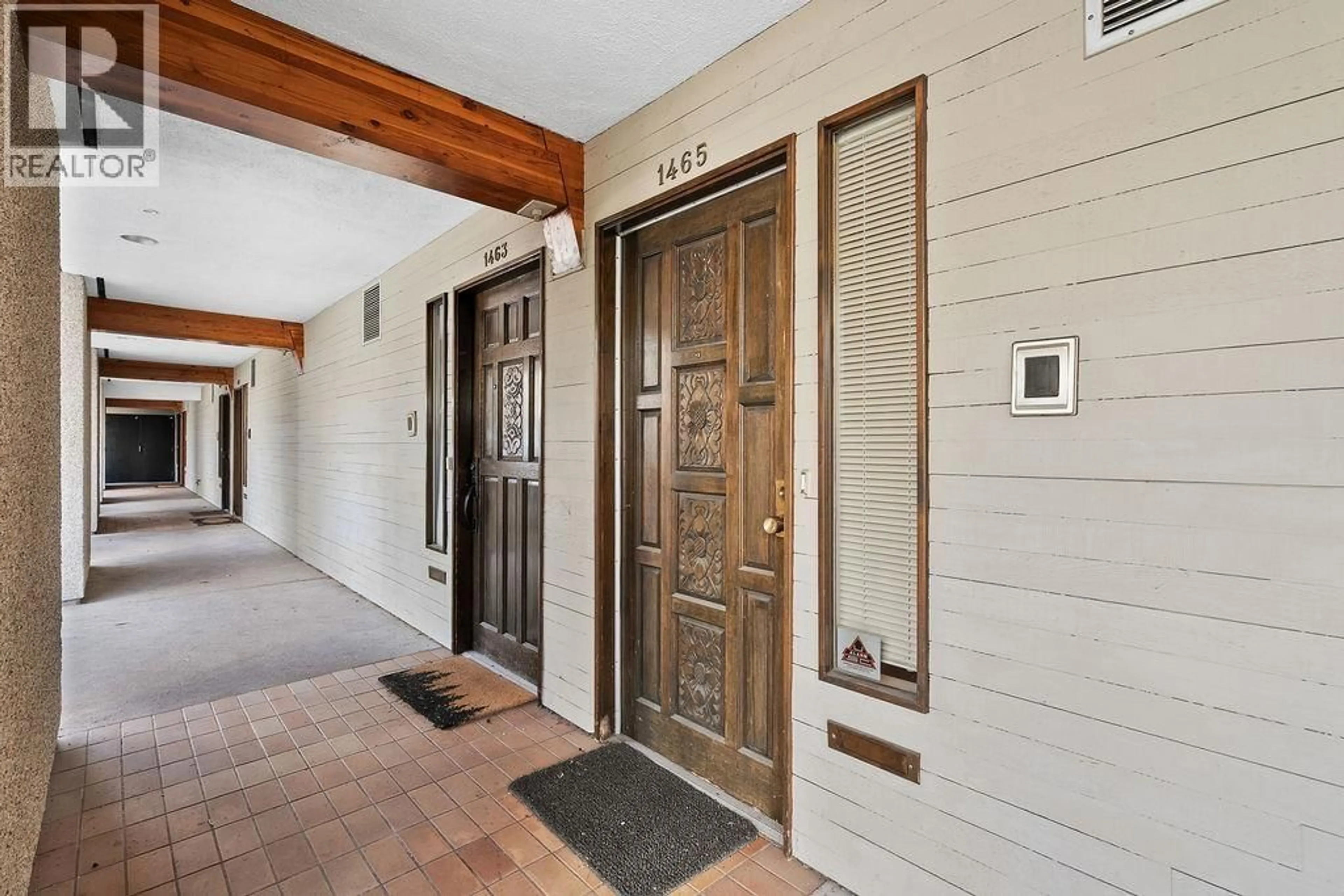 Indoor entryway for 1465 CLYDE AVENUE, West Vancouver British Columbia V7T1E9