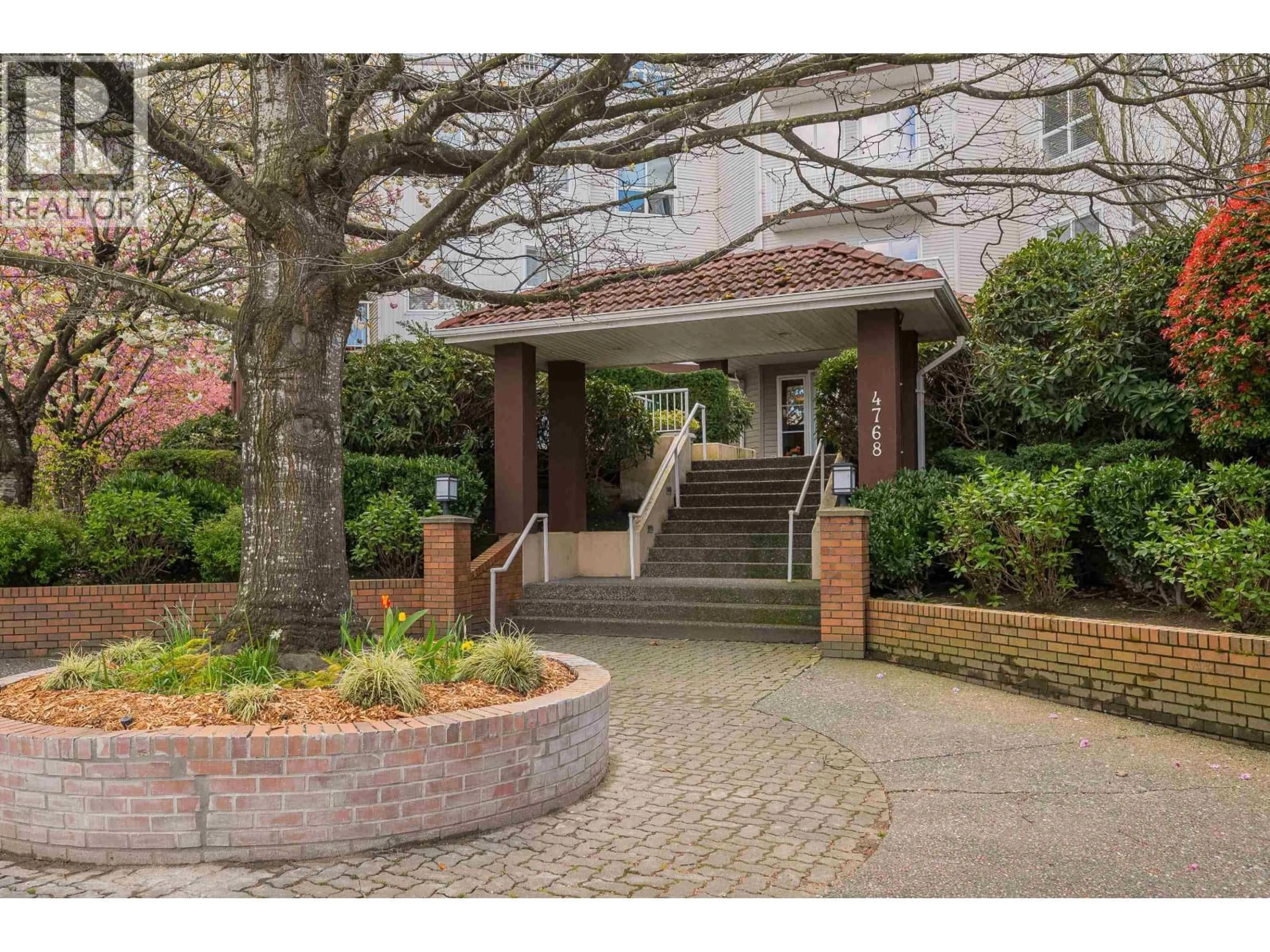 Indoor foyer for 313 - 4768 53 STREET, Delta British Columbia V4K5B2