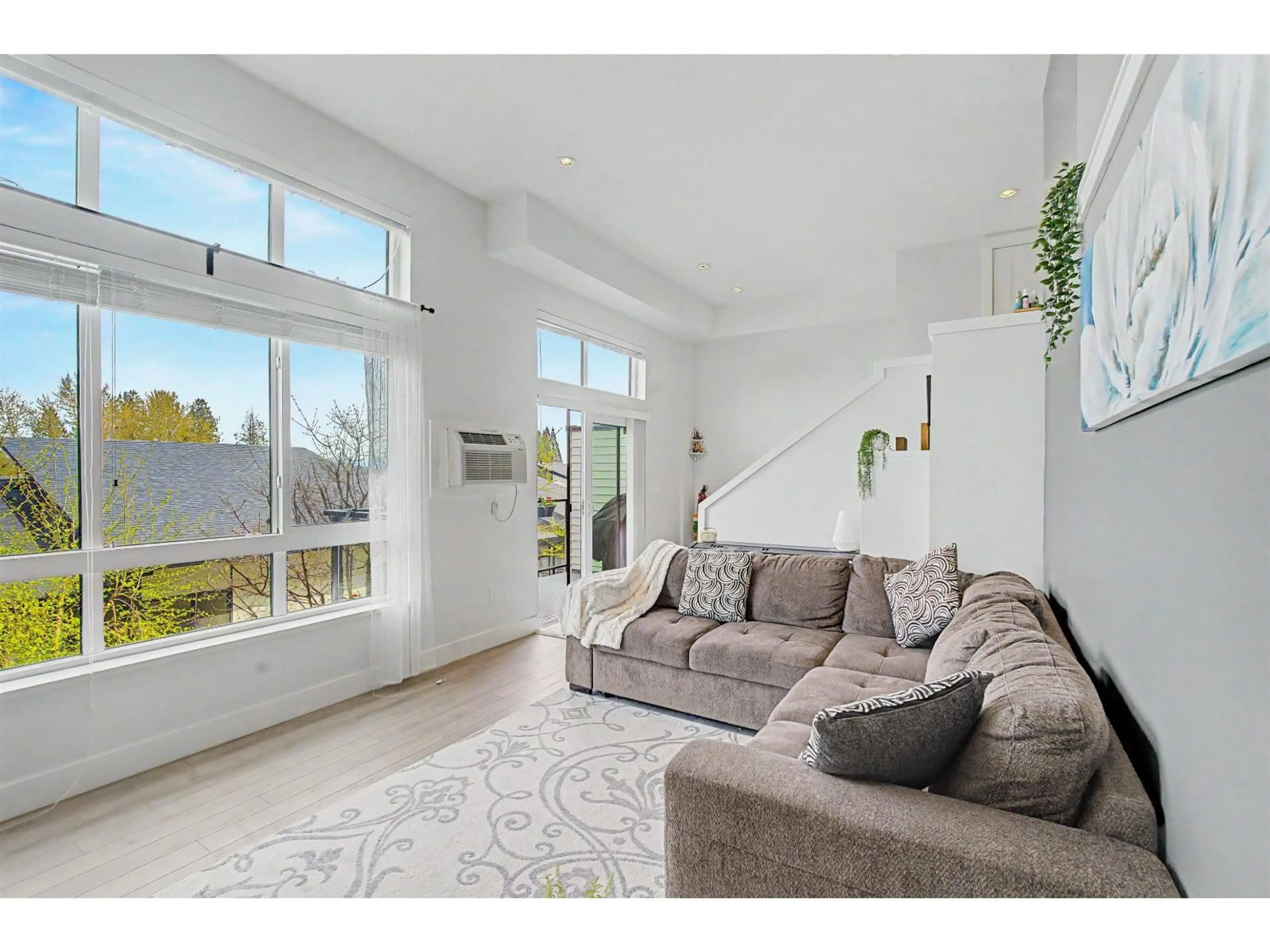 Living room with furniture, unknown for 43 - 14057 60A AVENUE, Surrey British Columbia V3X0J2