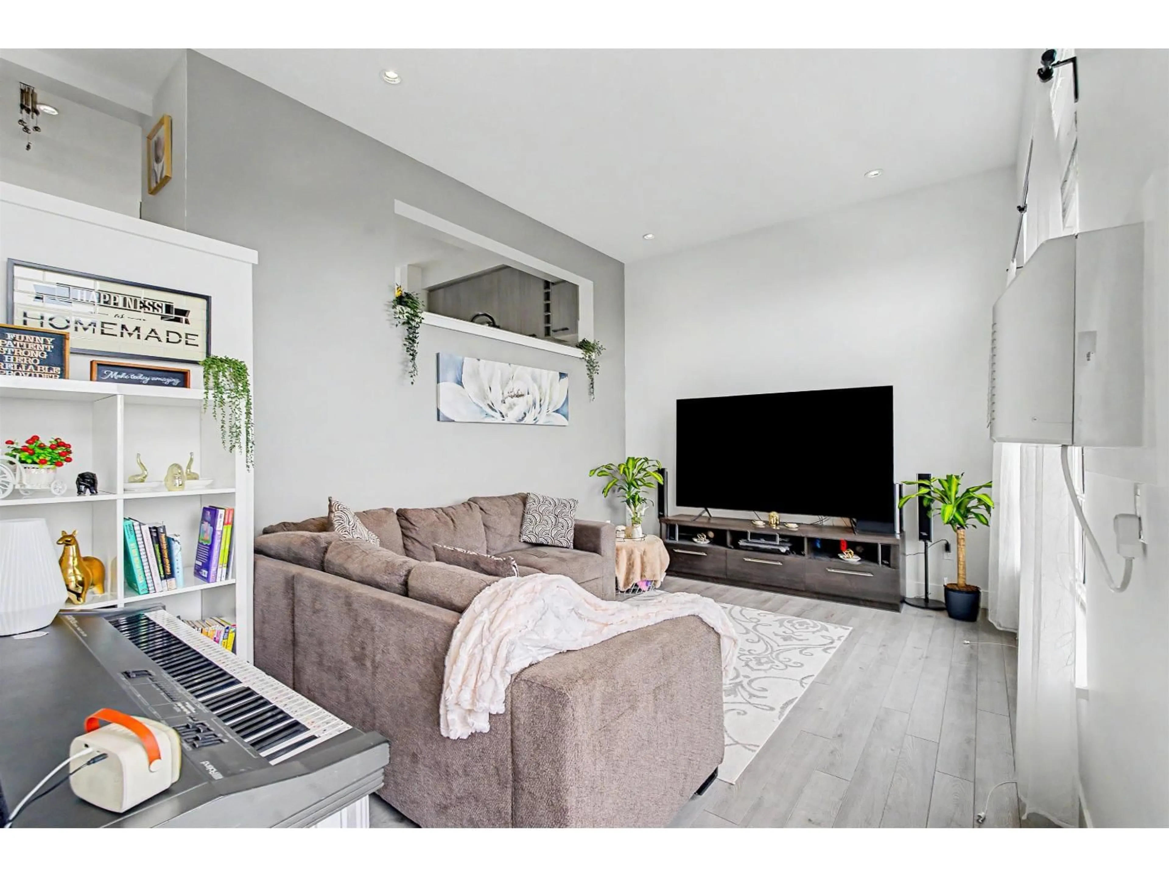 Living room with furniture, unknown for 43 - 14057 60A AVENUE, Surrey British Columbia V3X0J2